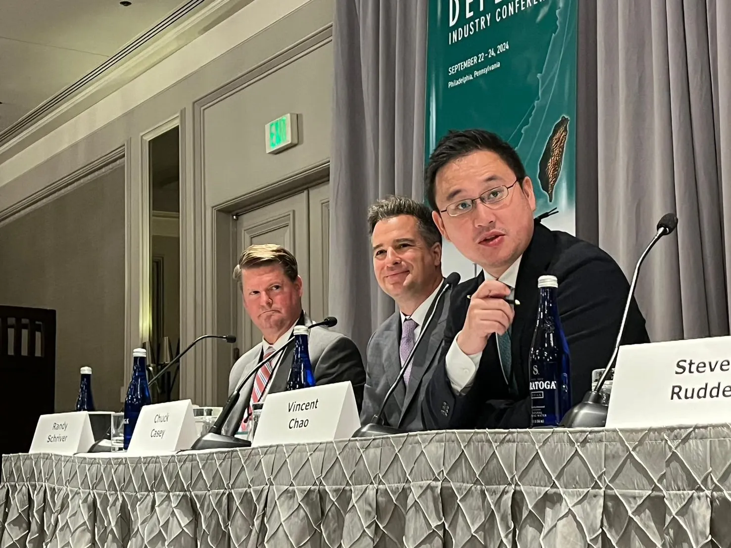 20240924-趙怡翔（右）於美東時間23日應邀出席美台國防工業會議。（民進黨提供）