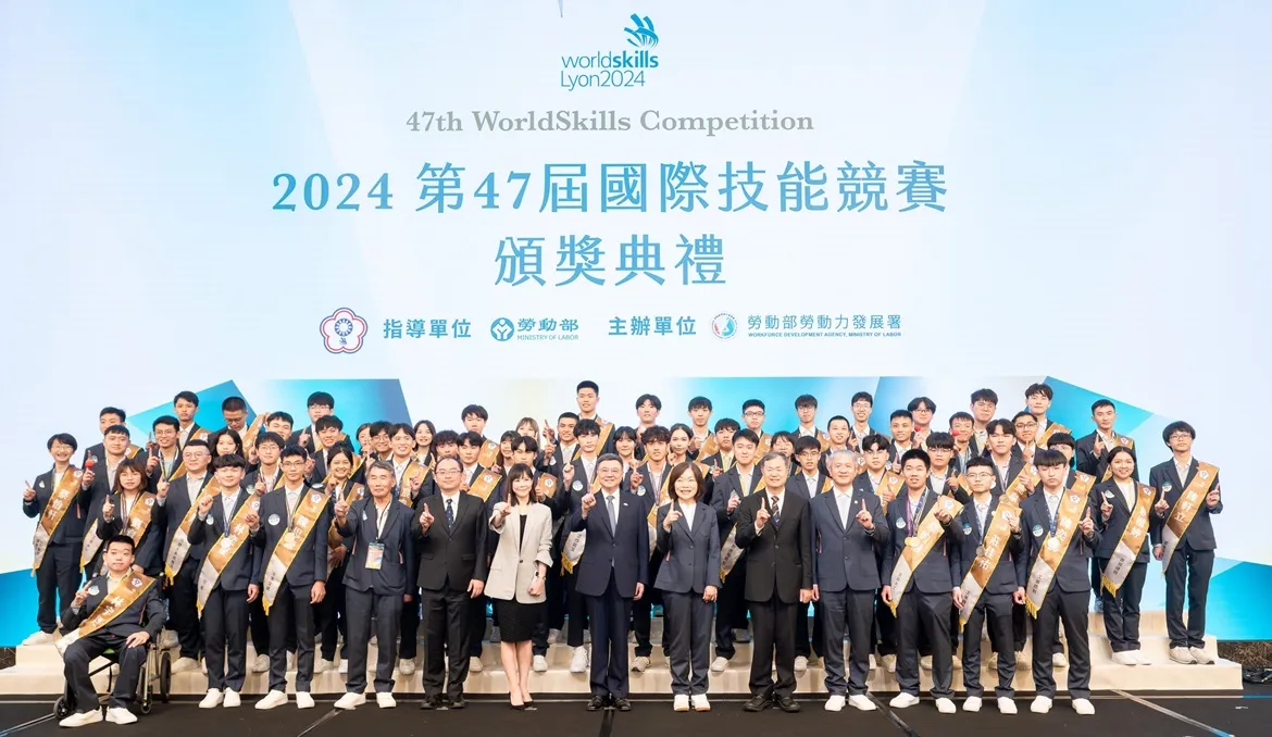 第48回技能五輪国際大会は中国・上海で開催される予定で、洪申翰氏は当初、慣例に従い現地で台湾代表選手を応援することを検討していた。写真は第47回大会で金1・銀1・敢闘賞3を獲得した台湾代表選手。(資料写真、労働力発展署台北分署提供)