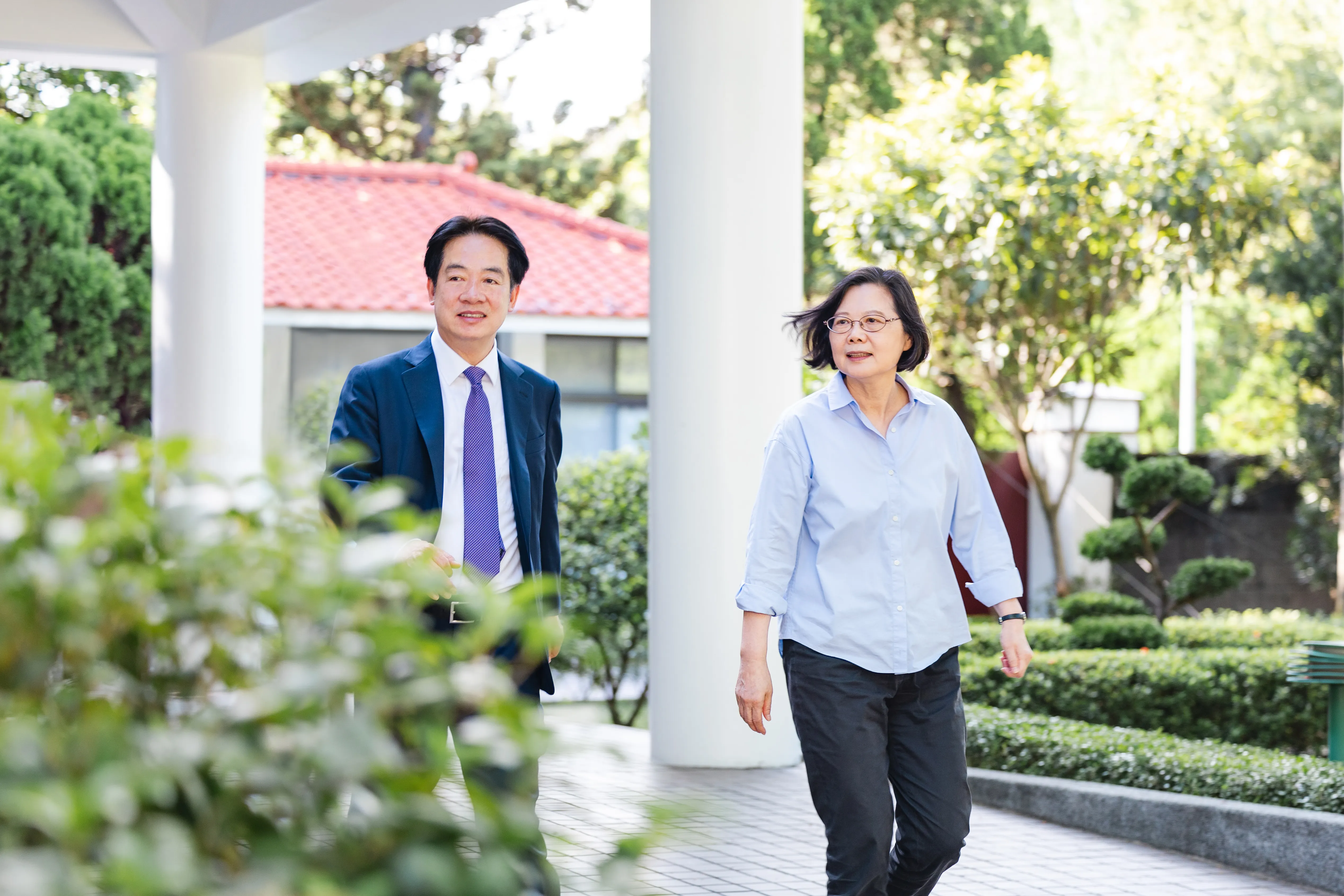 前總蔡英文（右）卸下職務後，昨（6）日重訪目前為總統賴清德（左）居住的官邸作客。（總統府提供）