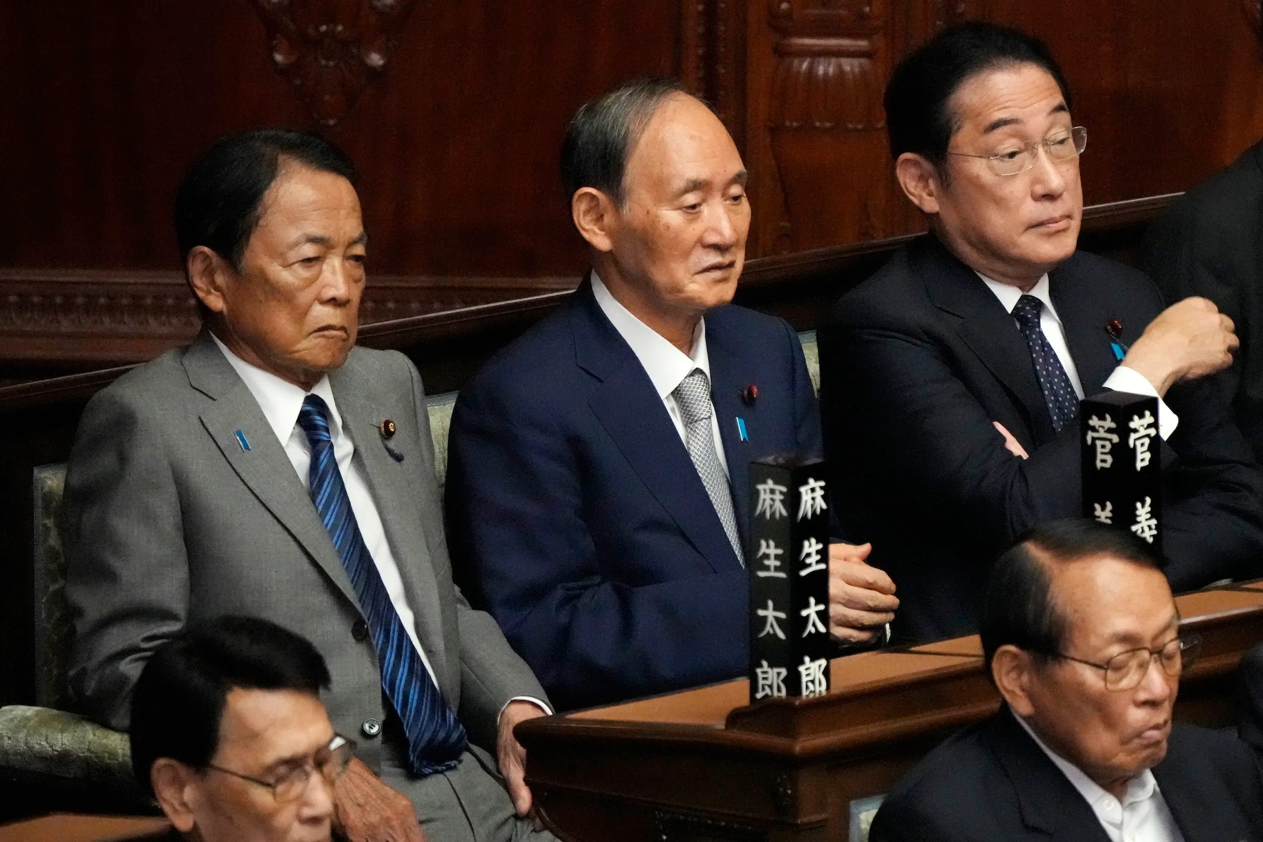 自民党の三人の元首相：麻生太郎、菅義偉、岸田文雄。（美聯社）