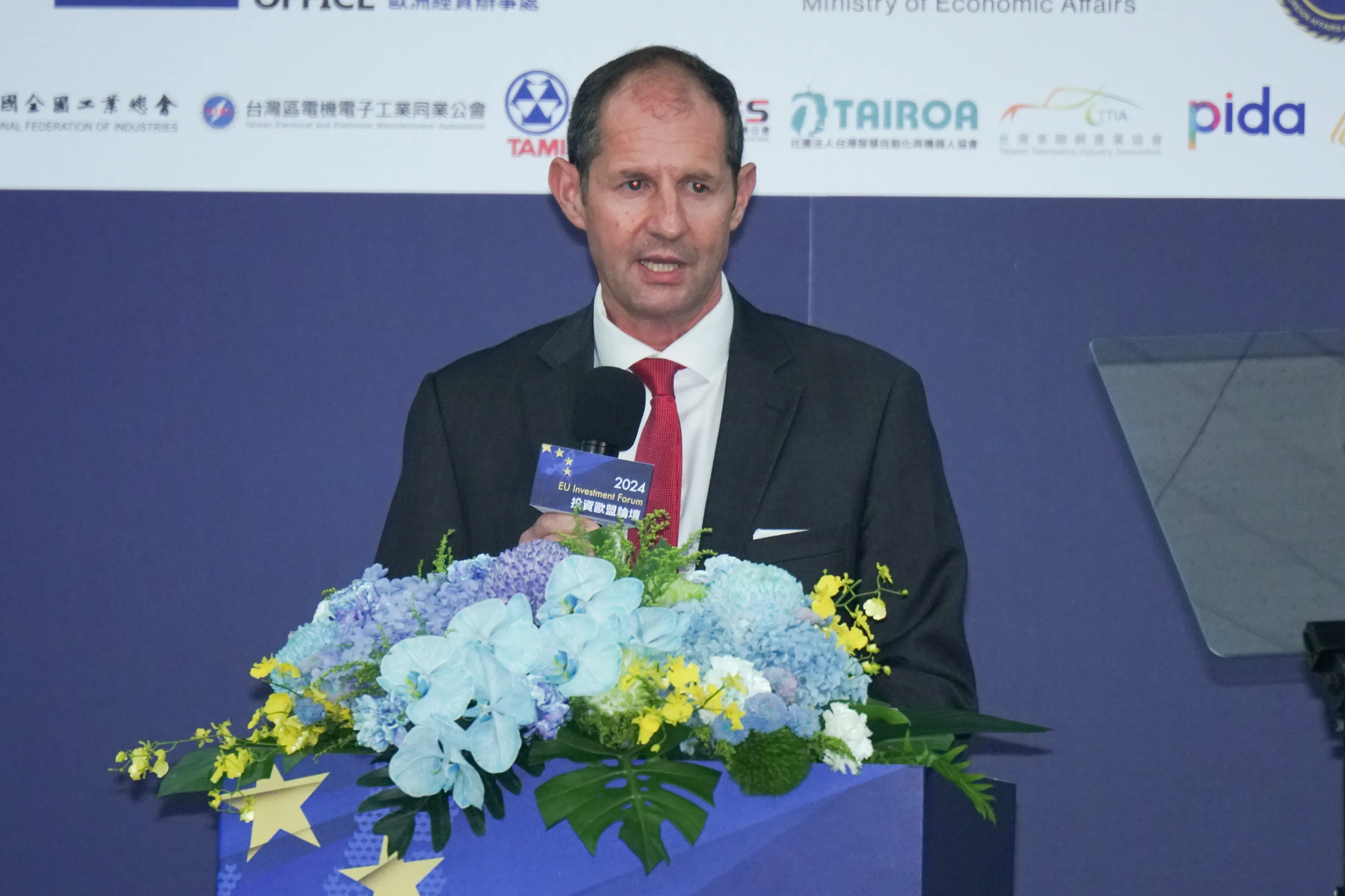 20241118-欧州経貿弁事所長の谷力哲がフォーラムに出席し発言。（蔡親傑攝）