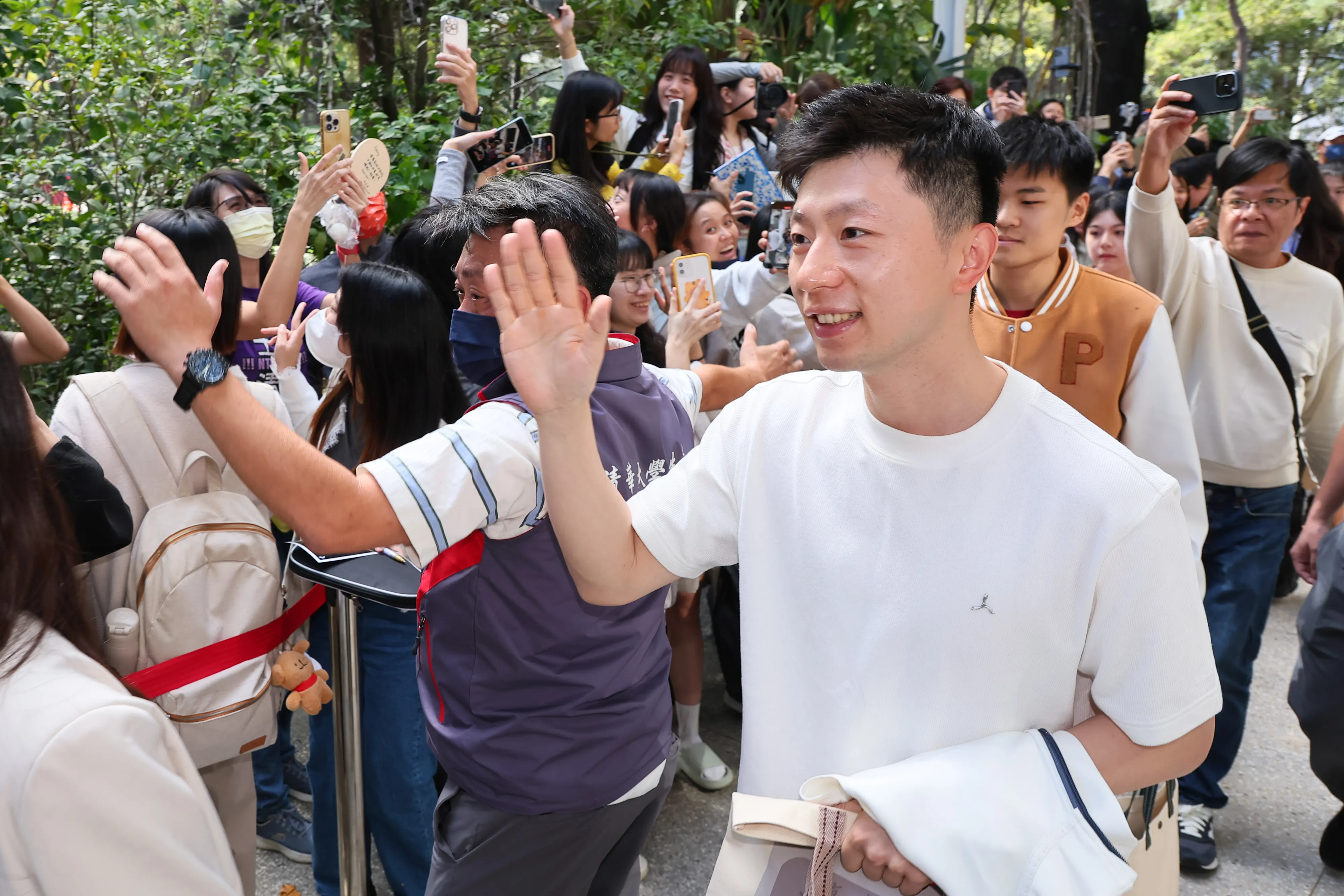 2024年12月4日、馬龍が率いる訪台団が新竹清華大学を訪問。（顔麟宇撮影）