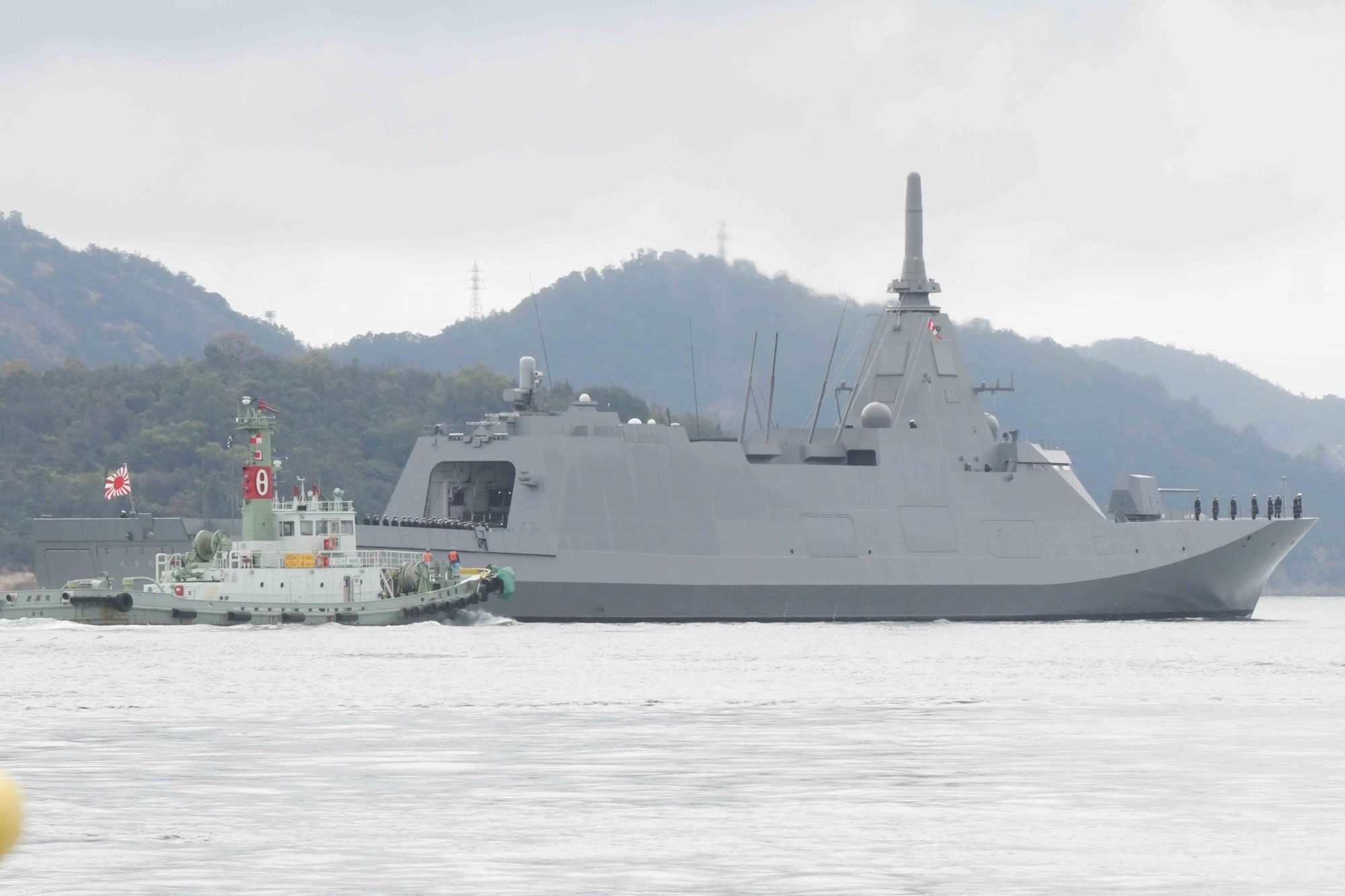 日本自衛隊現役もがみ型護衛艦「熊野号」準備出航。（海上自衛隊より）