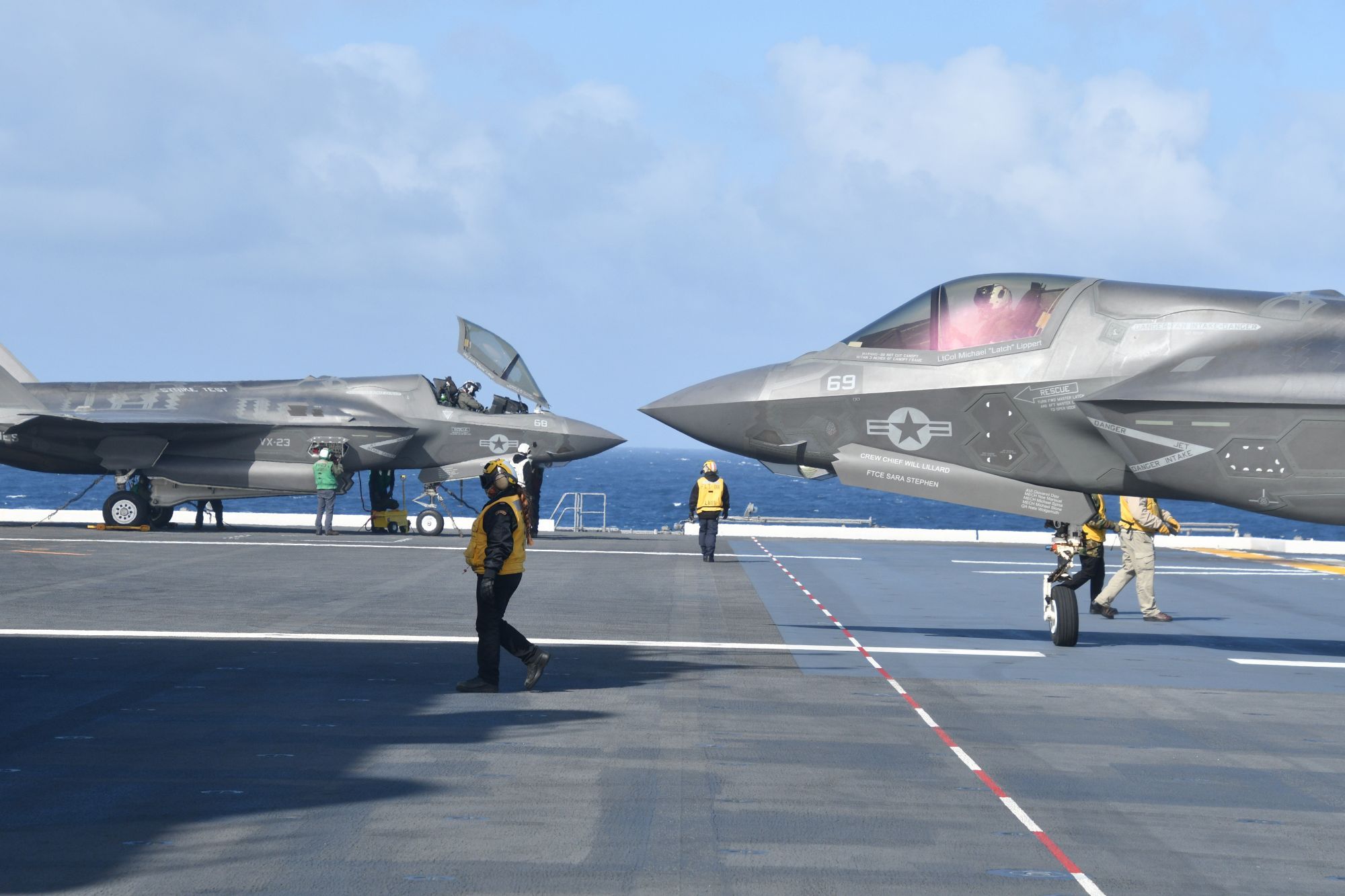 美軍派遣F-35戰機協助自衛隊加賀號護衛艦進行甲板測試。（翻攝自海自粉專）