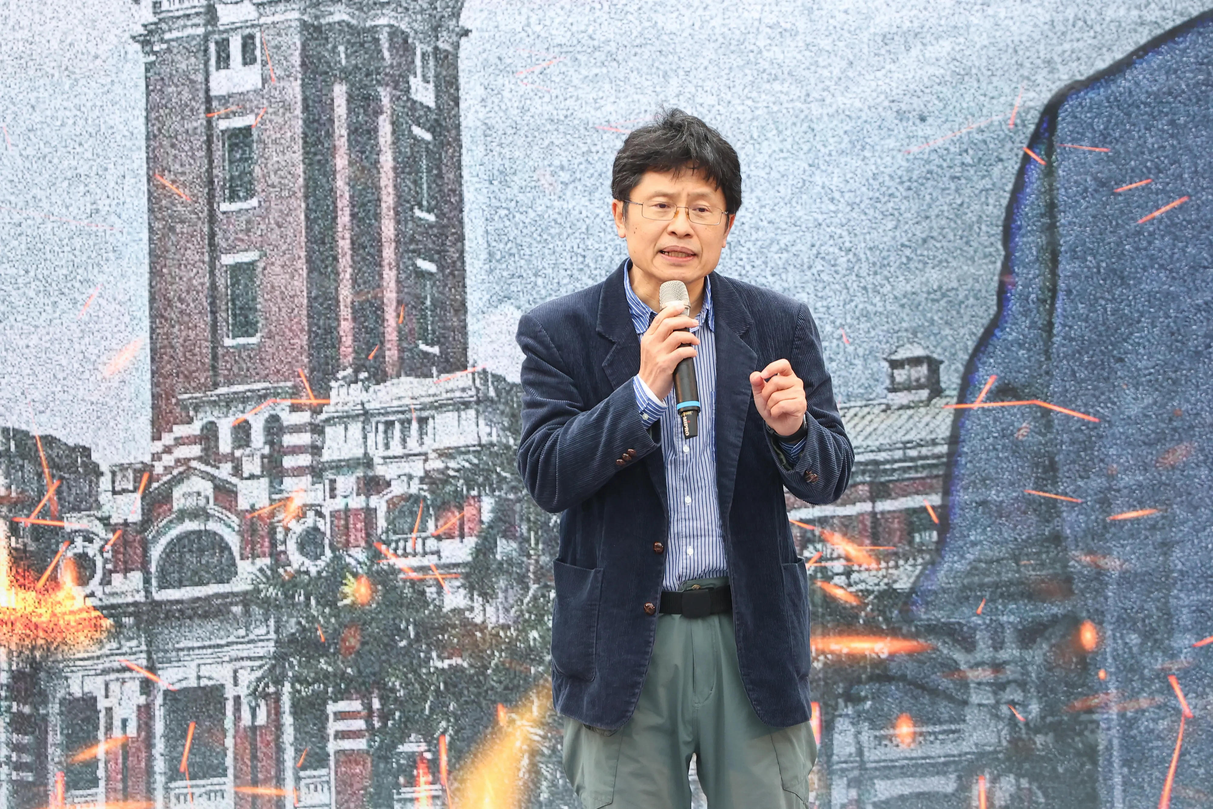 20250111-醫師沈政男11日出席「111拒絕綠色威權，還我司法正義」集會活動。（顏麟宇攝）