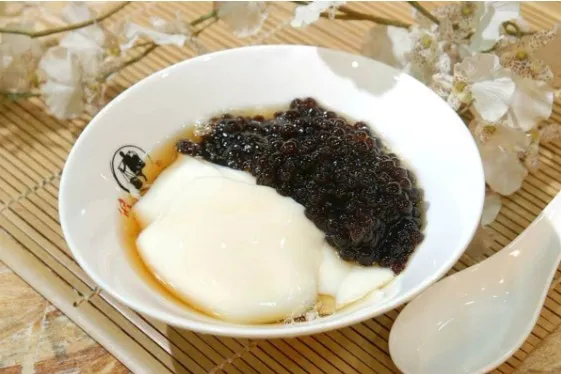 台南永樂市場美食推薦：修安扁擔豆花。（圖／取自修安扁擔豆花臉書粉專）