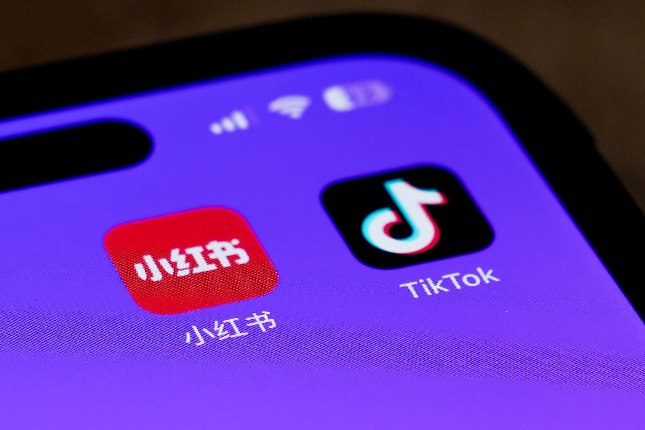 隨著TikTok被美國查禁下架時間進入倒數，大批用戶移轉至小紅書。（美聯社）