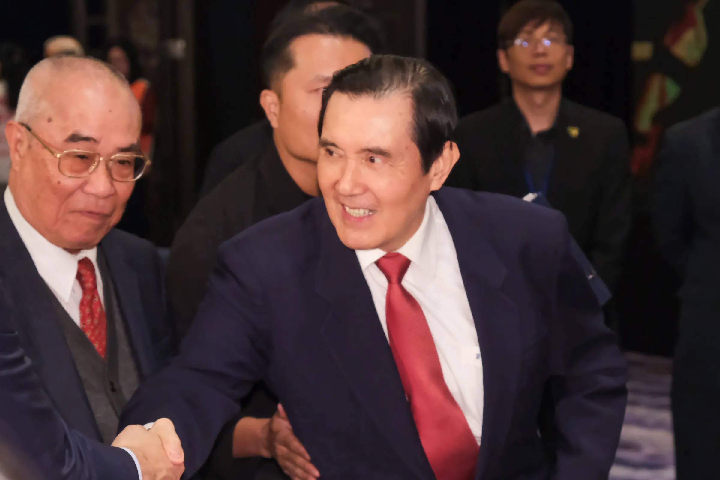 20241129-前總統馬英九29日出席國民黨前主席吳伯雄、戴美玉夫婦在台北喜來登飯店舉辦的鑽石婚宴。（劉偉宏攝）