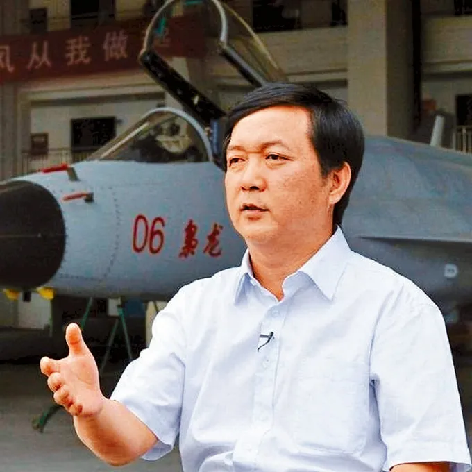 共軍「殲-20」隱形戰鬥機總設計師，有「殲-20之父」稱號的楊偉，傳已遭到撤職。（取自微博）