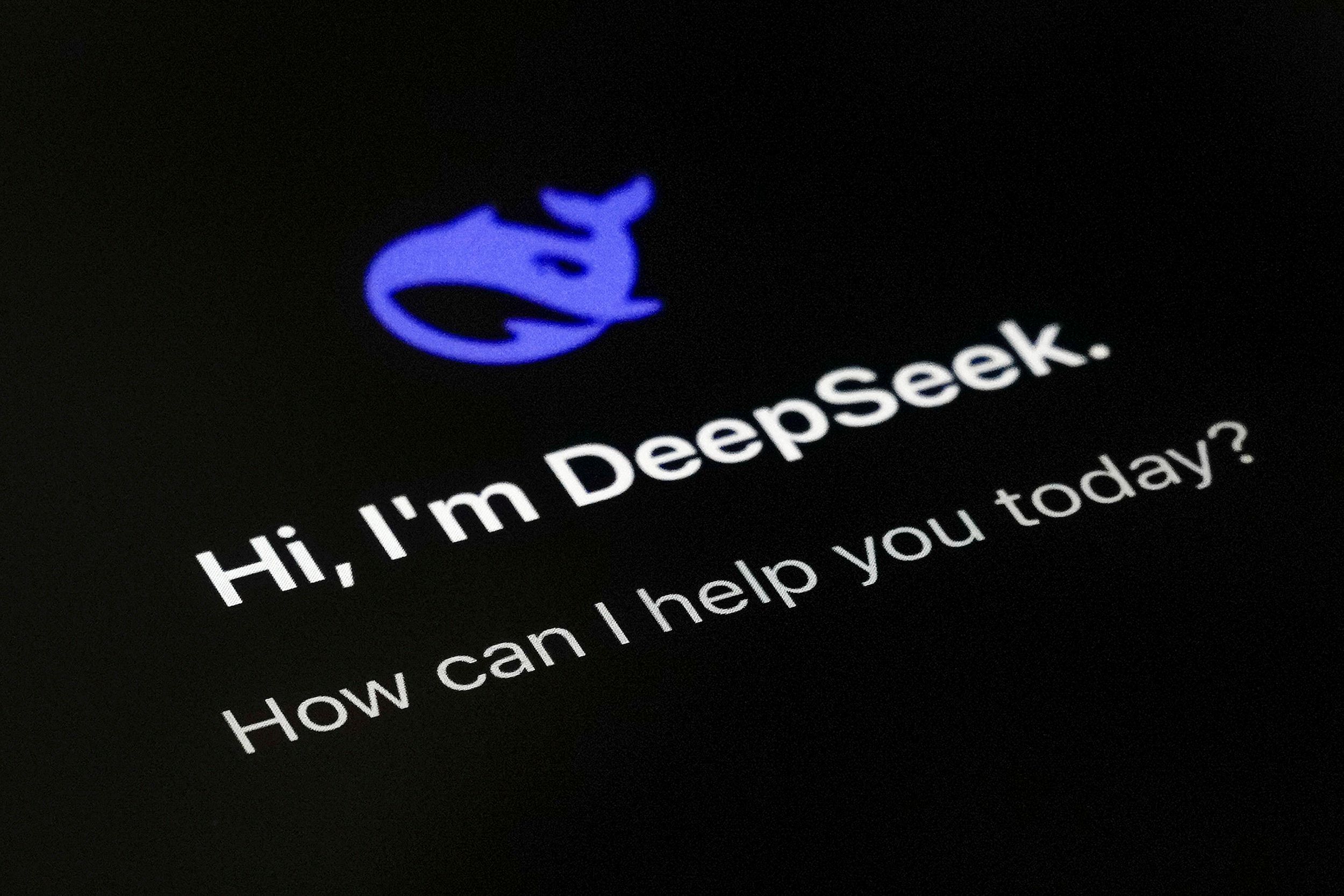 DeepSeekが極めて少ない資源で西側科技大手と肩を並べるAIモデルを訓練し、シリコンバレーに衝撃を与えた。（AP）