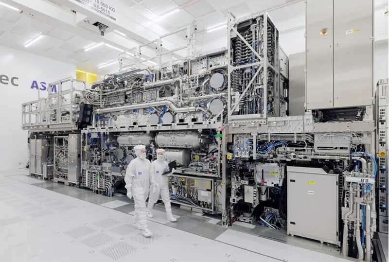 艾司摩爾最新一代曝光機 High NA EUV ( 照片 由ASML 提供）