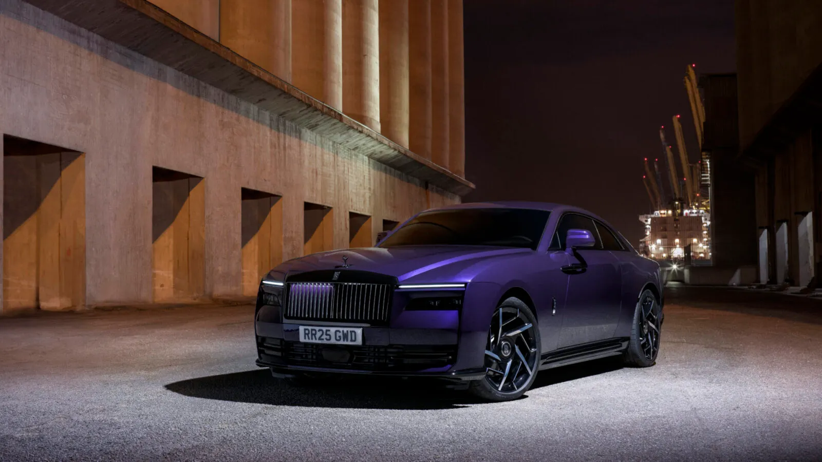 黑標女神 Rolls-Royce Black Badge Spectre