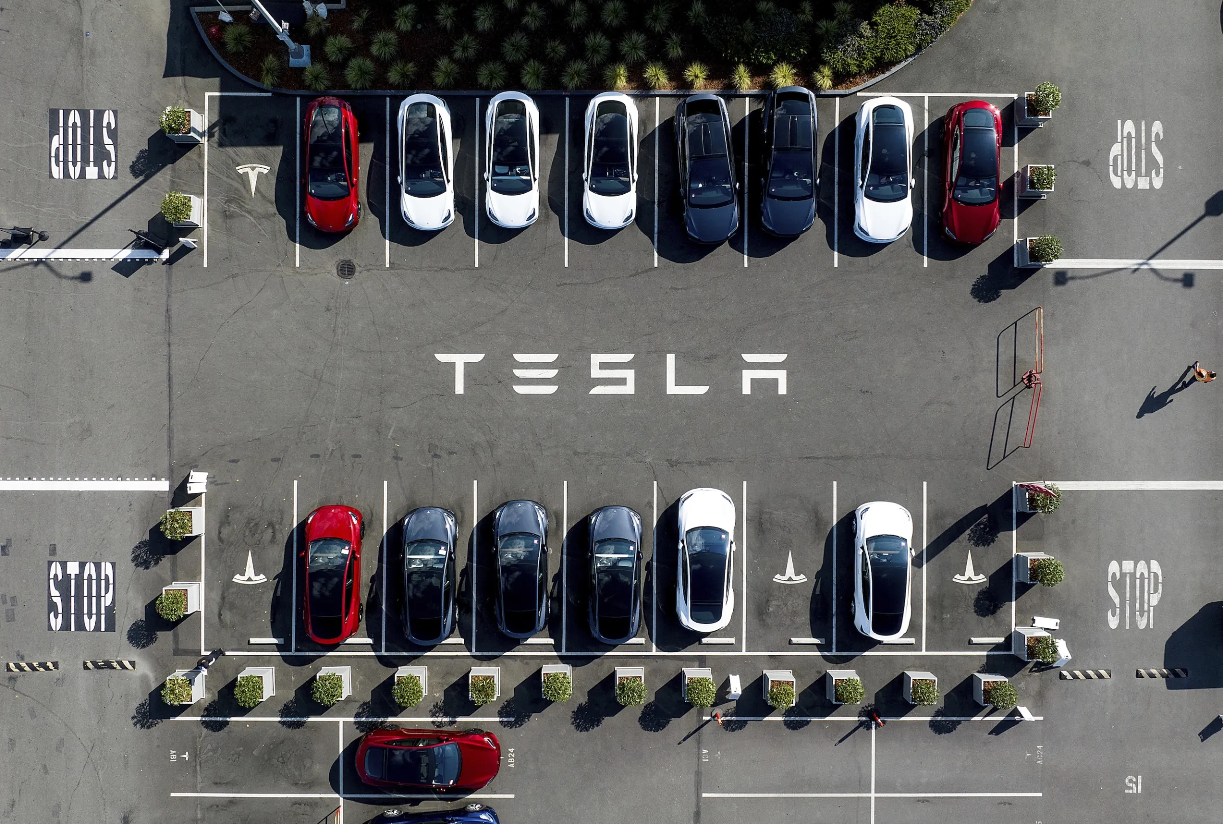 2023年9月18日，特斯拉位於加州弗里蒙特的工廠。（美聯社）