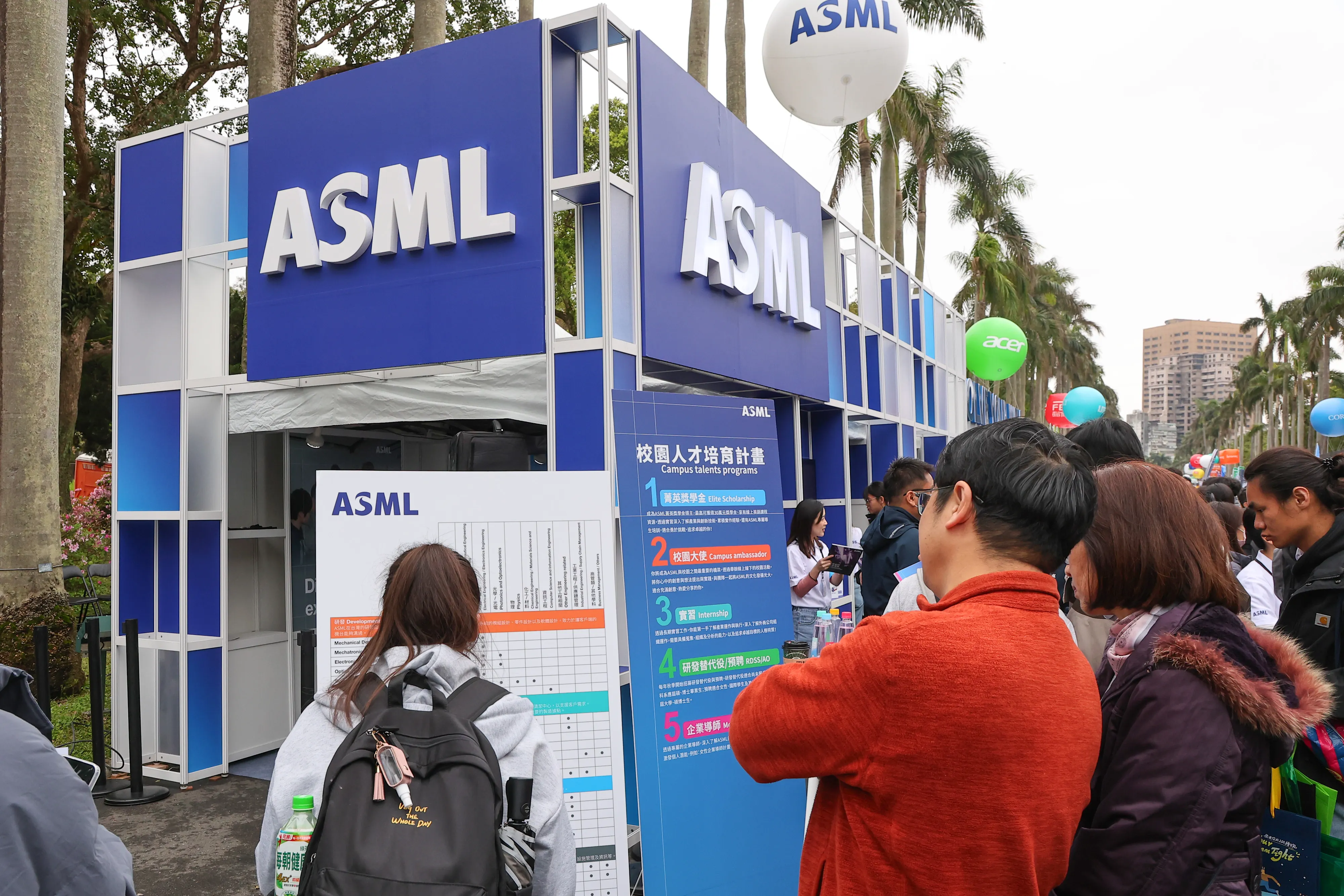 20250308-台大キャンパス採用博覧会、ASML攤位。（顏麟宇撮）
