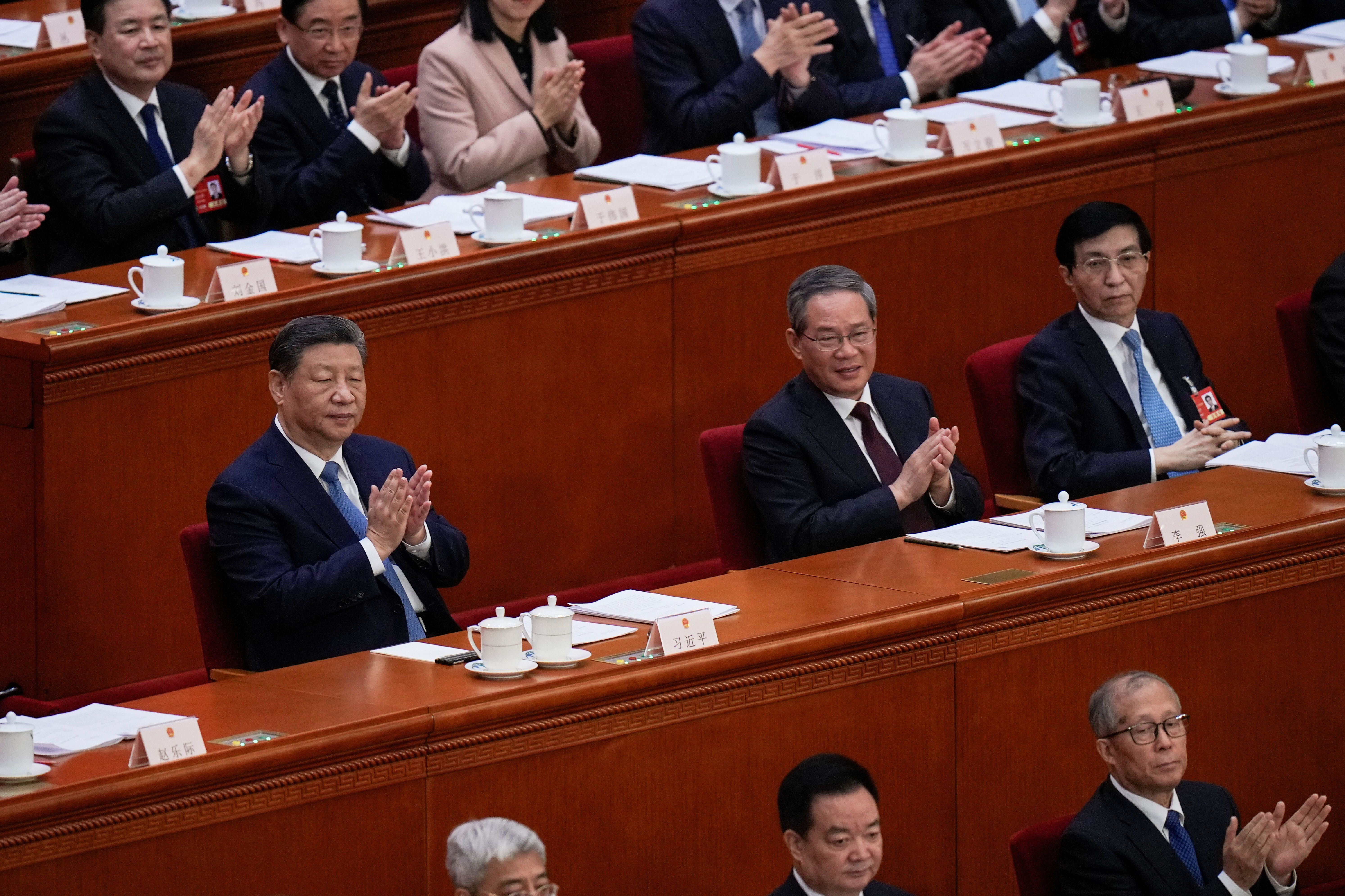 中國國家主席習近平、總理李強、政協主席王滬寧出席2025年中國全國兩會。（美聯社）