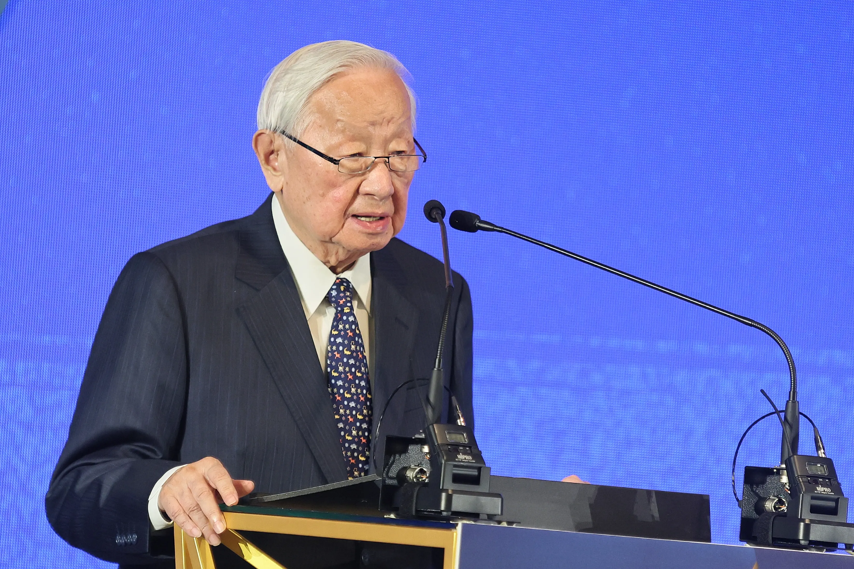 20241004-台積電創辦人張忠謀4日出席第五屆蔡萬才台灣貢獻獎贈獎典禮。（柯承惠攝）