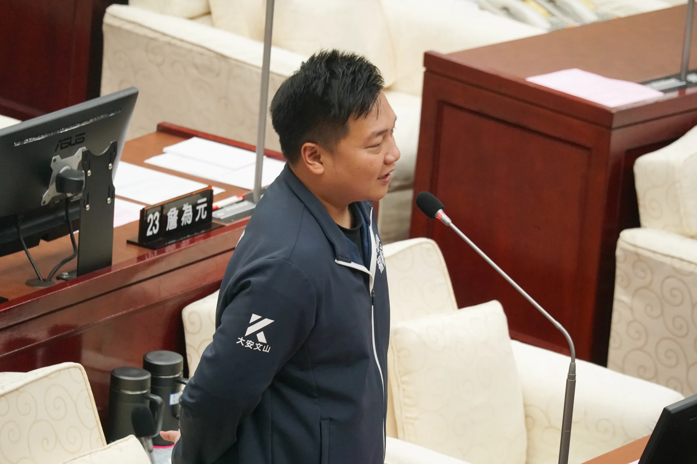 20241126-台北市議員楊植斗於議場質詢。（蔡親傑攝）