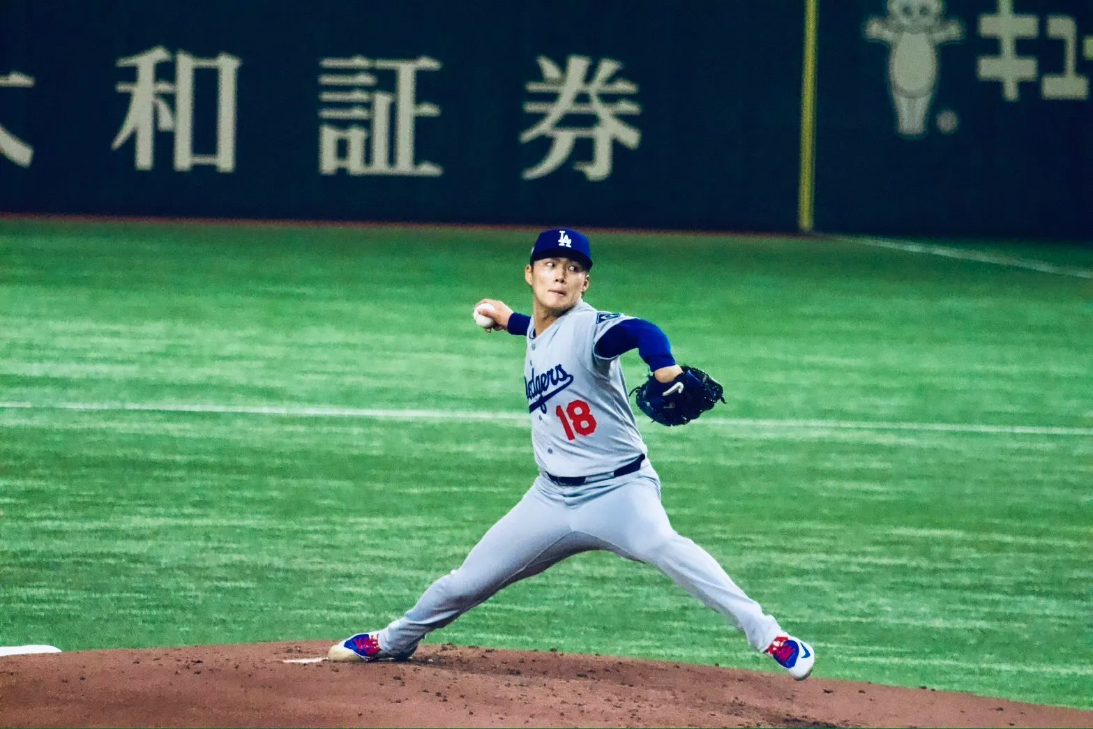 20250318-山本由伸雖然率先失分，但是最後5局72球、3安打、4三振，失一分的成績拿下勝投資格。（陳冠齡攝）