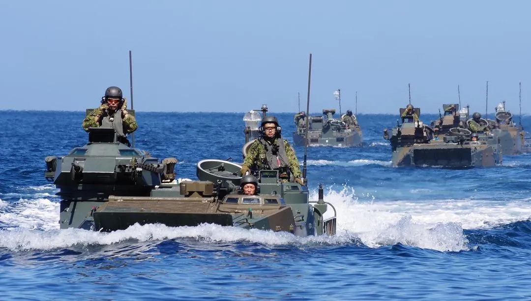 日本自衛隊のAAV-7水陸両用突撃車。（自衛隊公式サイト）