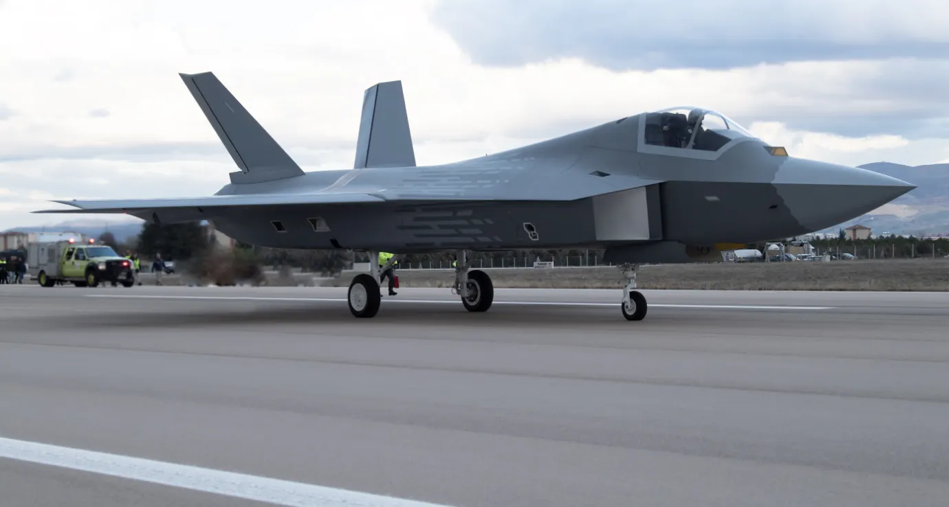 土耳其自主研發的TAAN五代匿蹤戰機進行試飛與測試。（翻攝自土耳其航太）