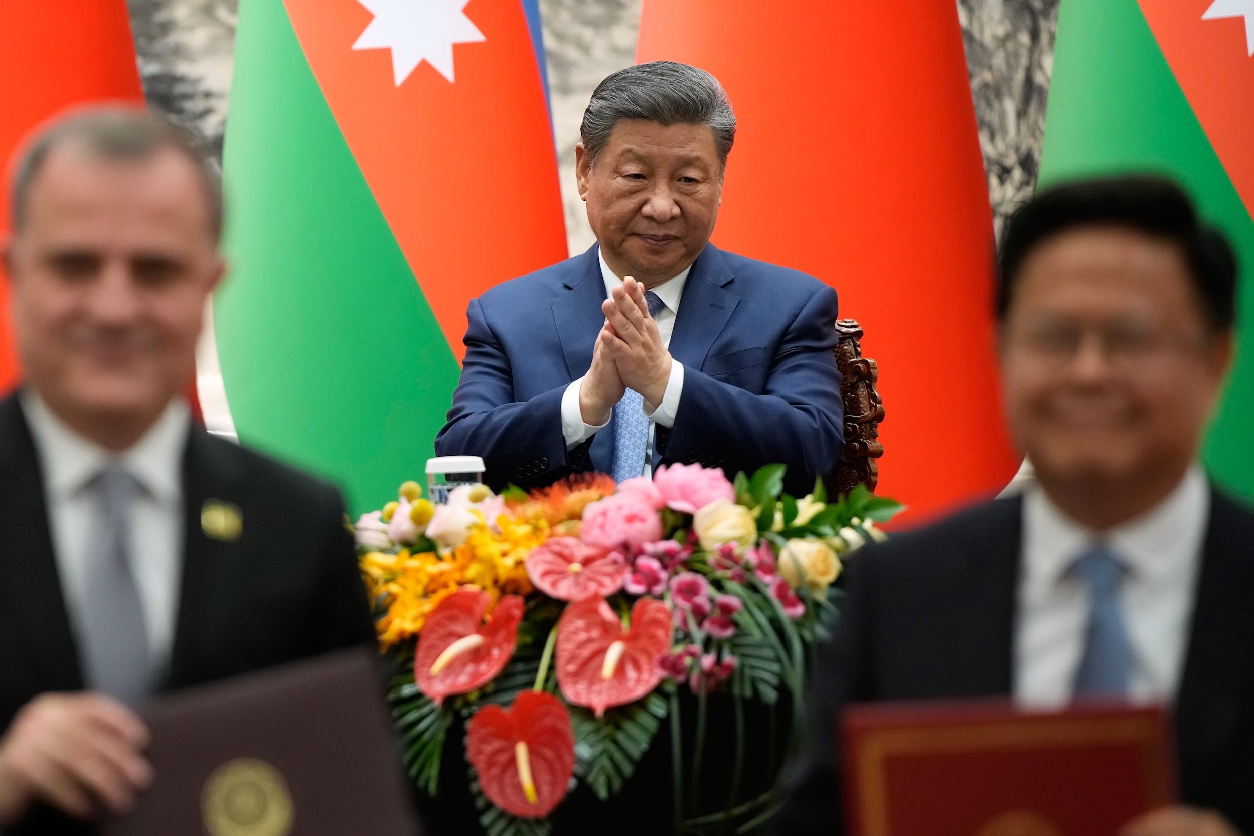 2025年4月23日，中國國家主席習近平與亞塞拜然總統阿利耶夫舉行簽約儀式。（美聯社）