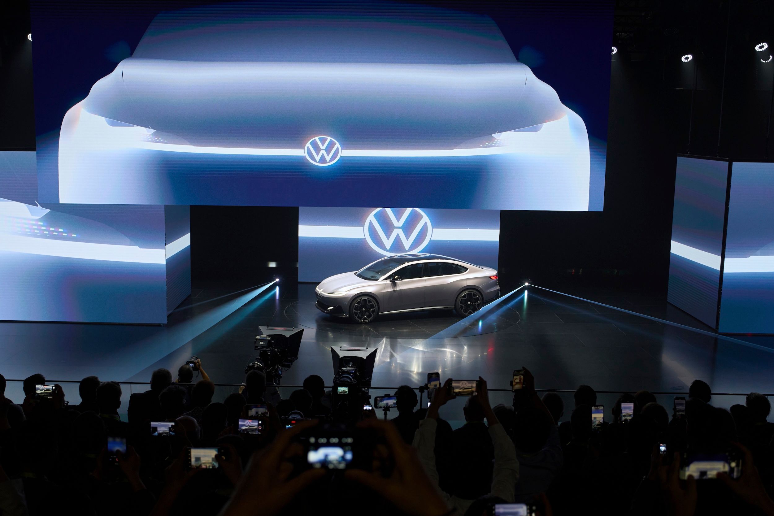 2025年4月22日，福斯在上海車展前的媒體之夜展示的概念車。（美聯社）