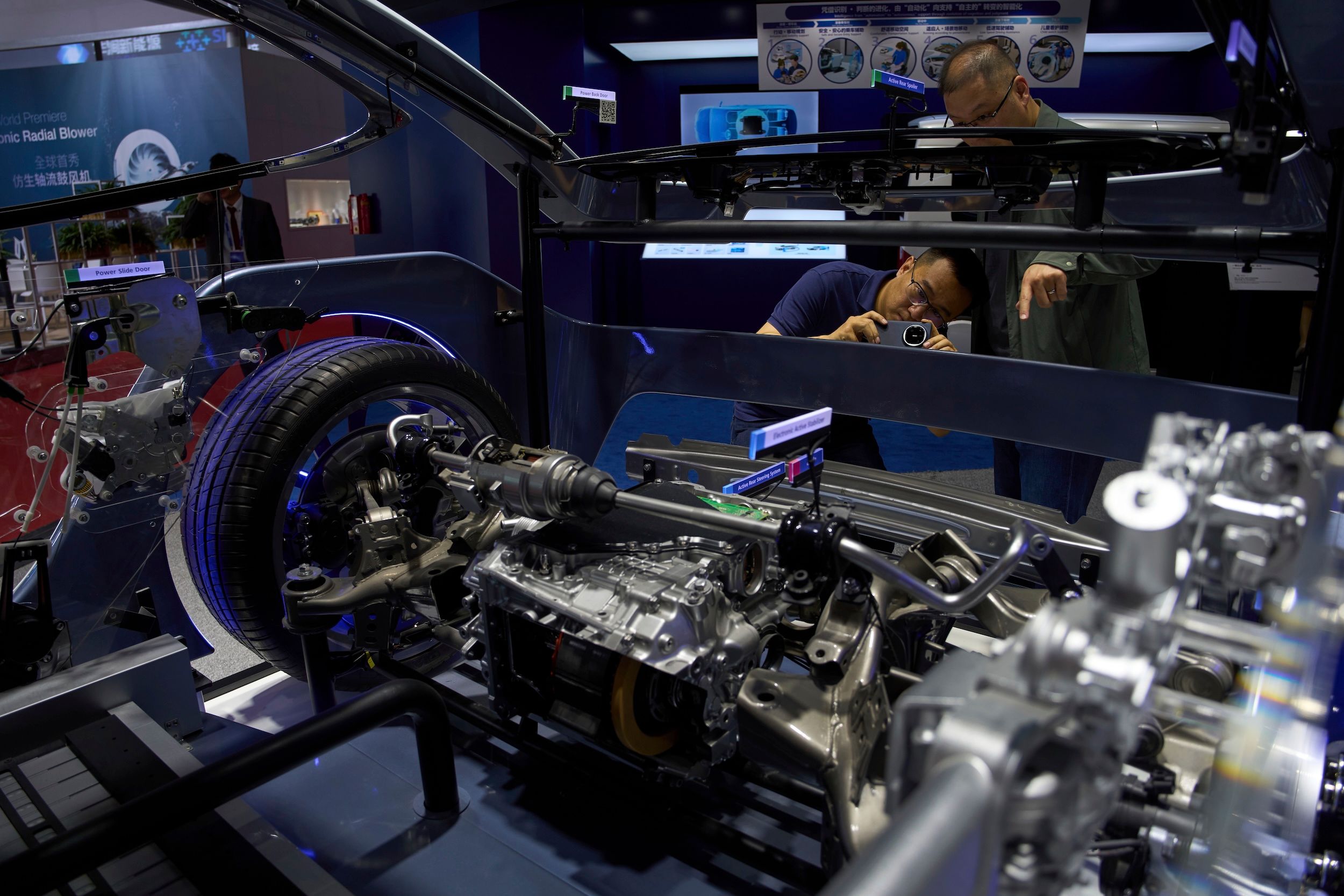 2025年4月24日，上海車展的日本車廠攤位。（美聯社）