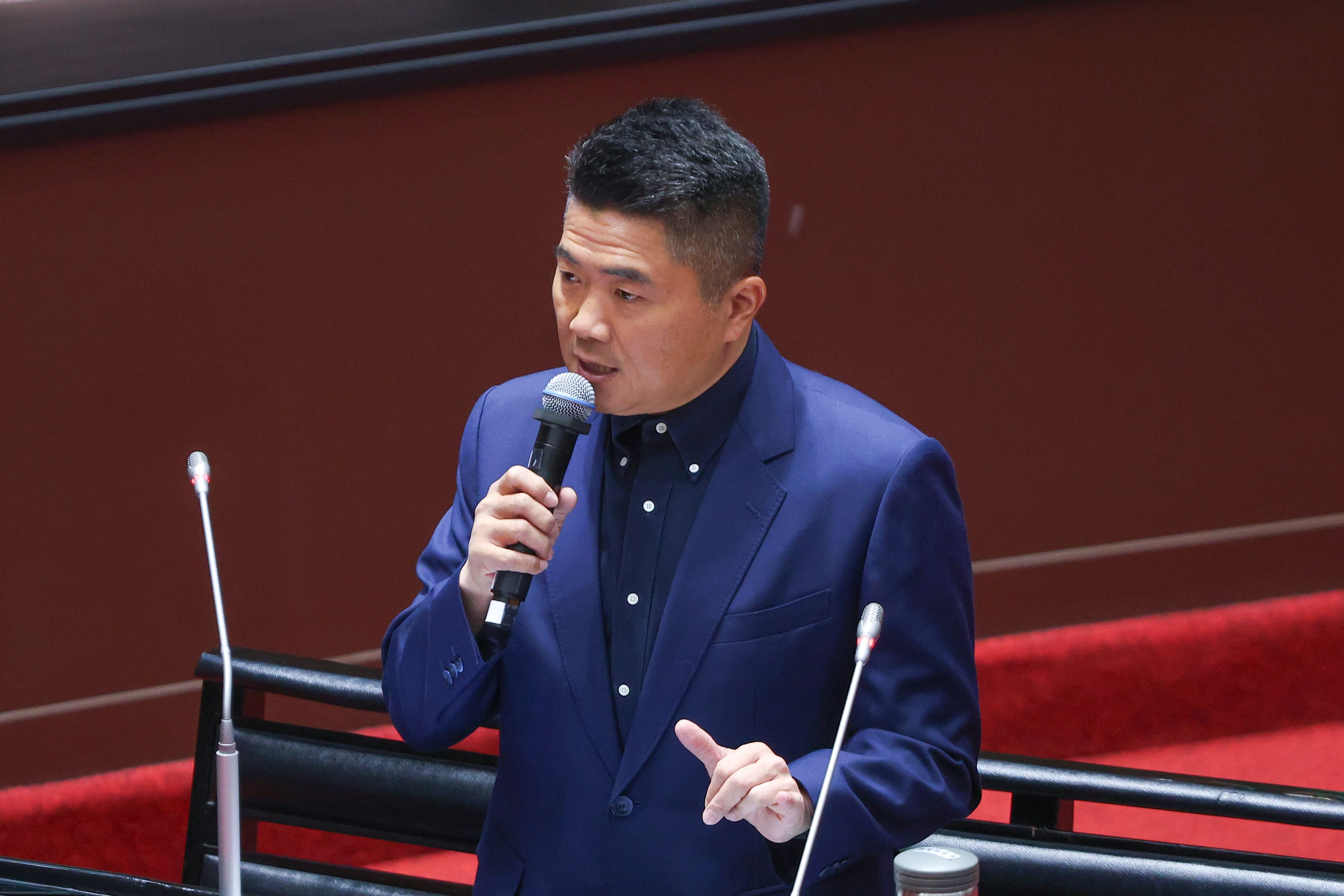 20250429-国民党立委顏寬恒が29日、国会上で質問。（顏麟宇撮）