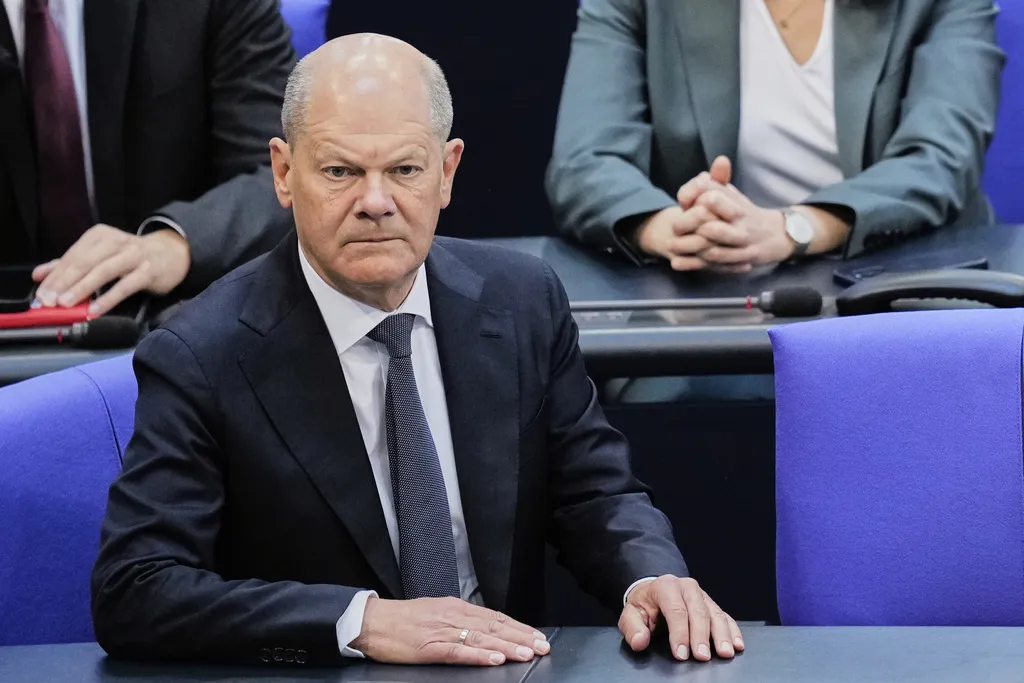 2025年5月6日。，即將離任的德國總理蕭茲（Olaf Scholz）出席總理選舉。（AP）