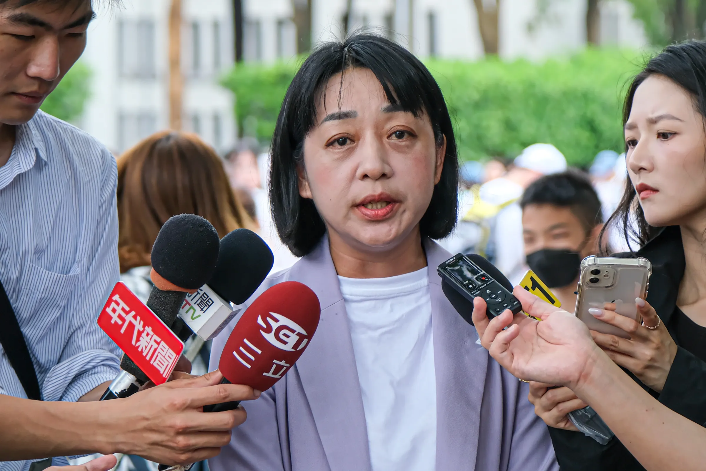 20250510-時代力量黨主席王婉諭（中）10日出席「終結兒虐、陪你長大」集會活動。（劉偉宏攝）