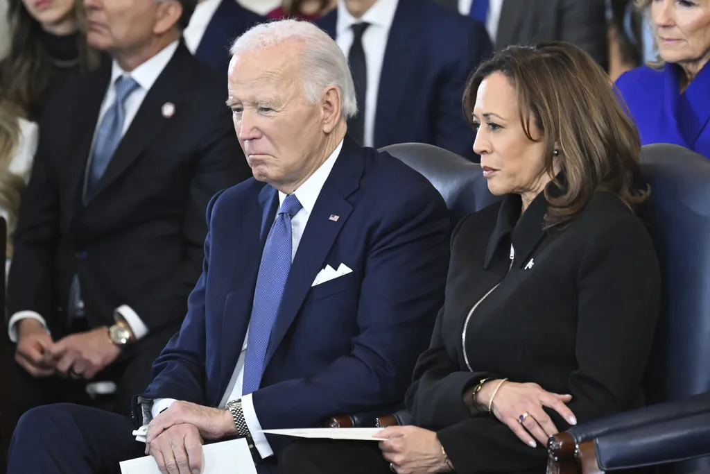 2025年1月20日。美國前總統拜登（Joe Biden）和前副總統賀錦麗（Kamala Harris）出席川普的總統就職典禮。（AP）