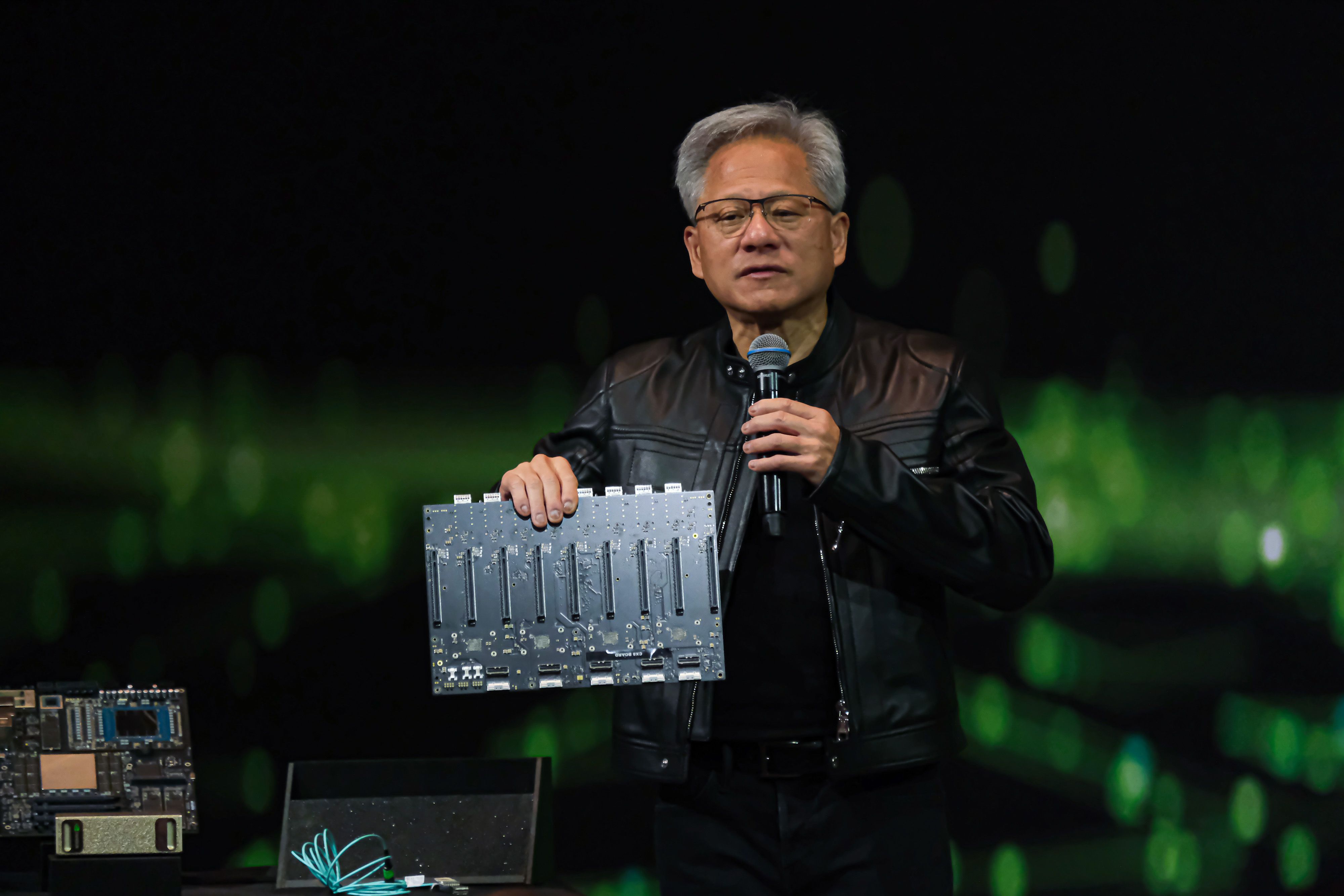 20250521-輝達創辦人暨執行長黃仁勳（見圖）21日出席於台北文華東方酒店舉辦的全球媒體問答。（劉偉宏攝）