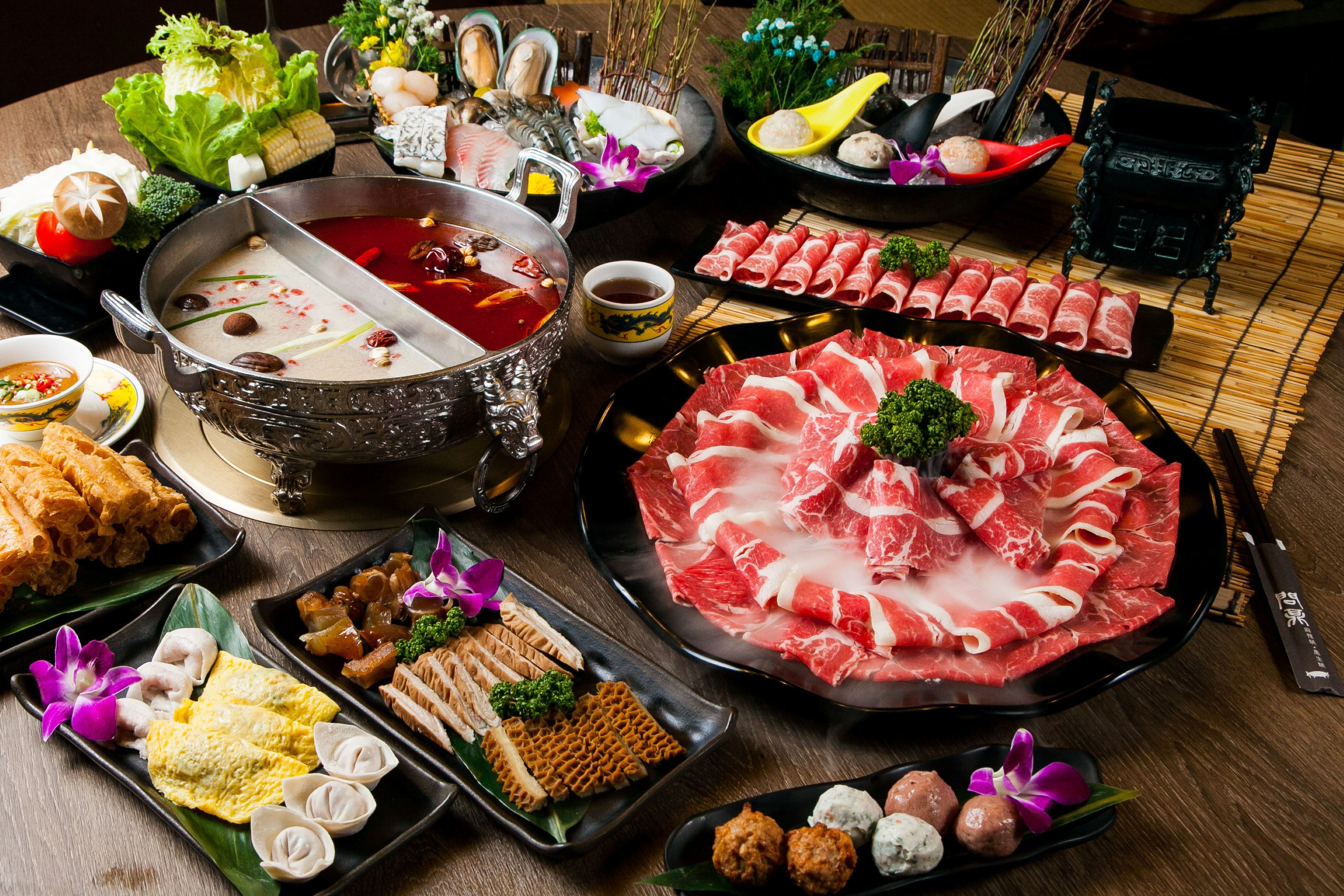 問鼎皇上吉祥養生鍋。（圖／馬辣集團提供）