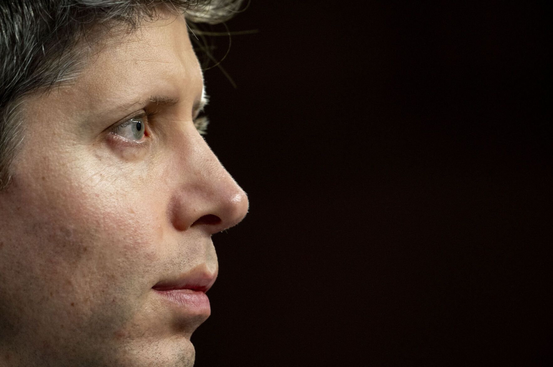 2025年5月8日。OpenA執行長阿特曼（Sam Altman）出席參議院商業、科學和運輸委員會（Senate Committee on Commerce, Science, & Transportation）聽證會。（AP）