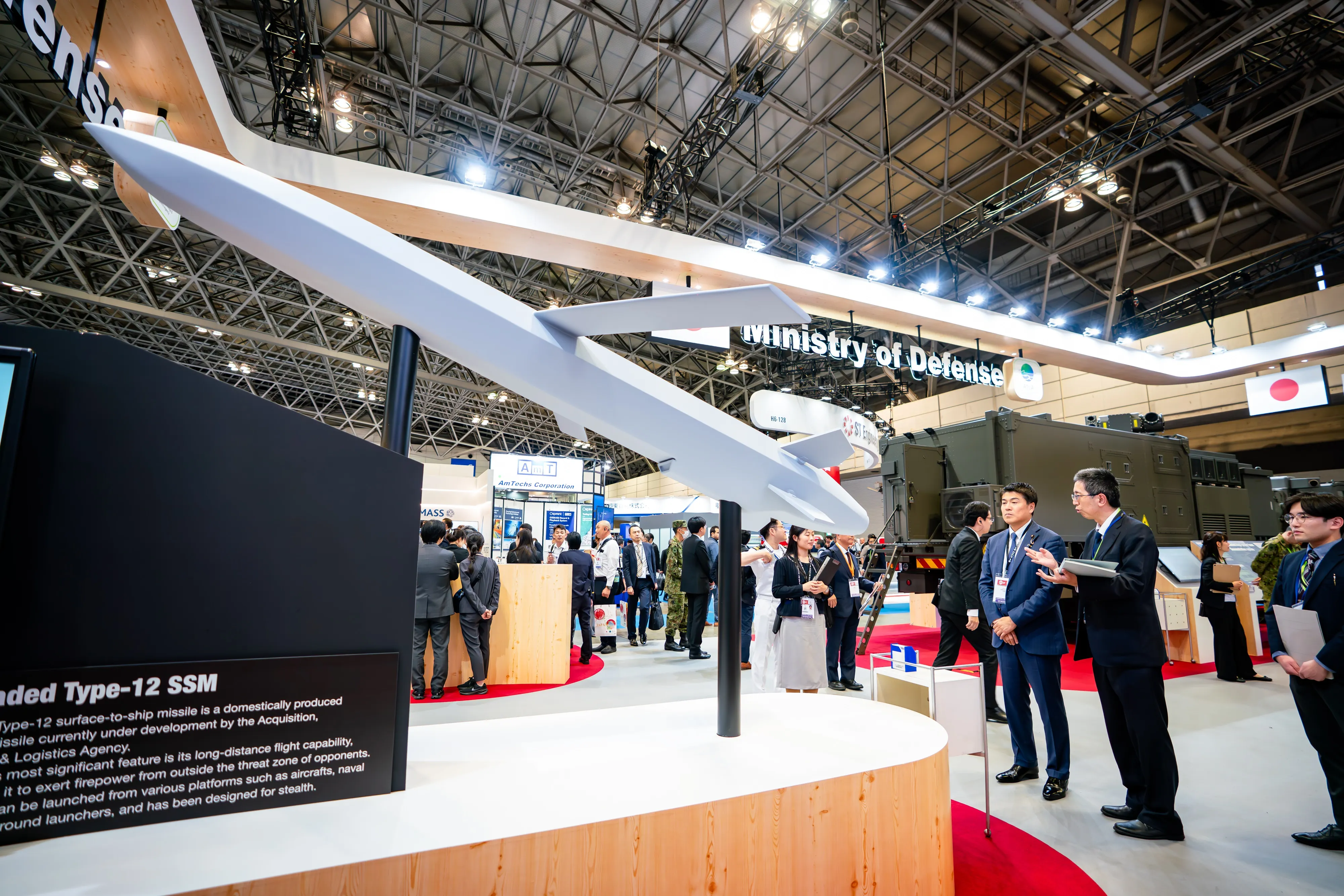 日本防衛省展示Type-12 SSM型ミサイル。（防衛省装備課提供）