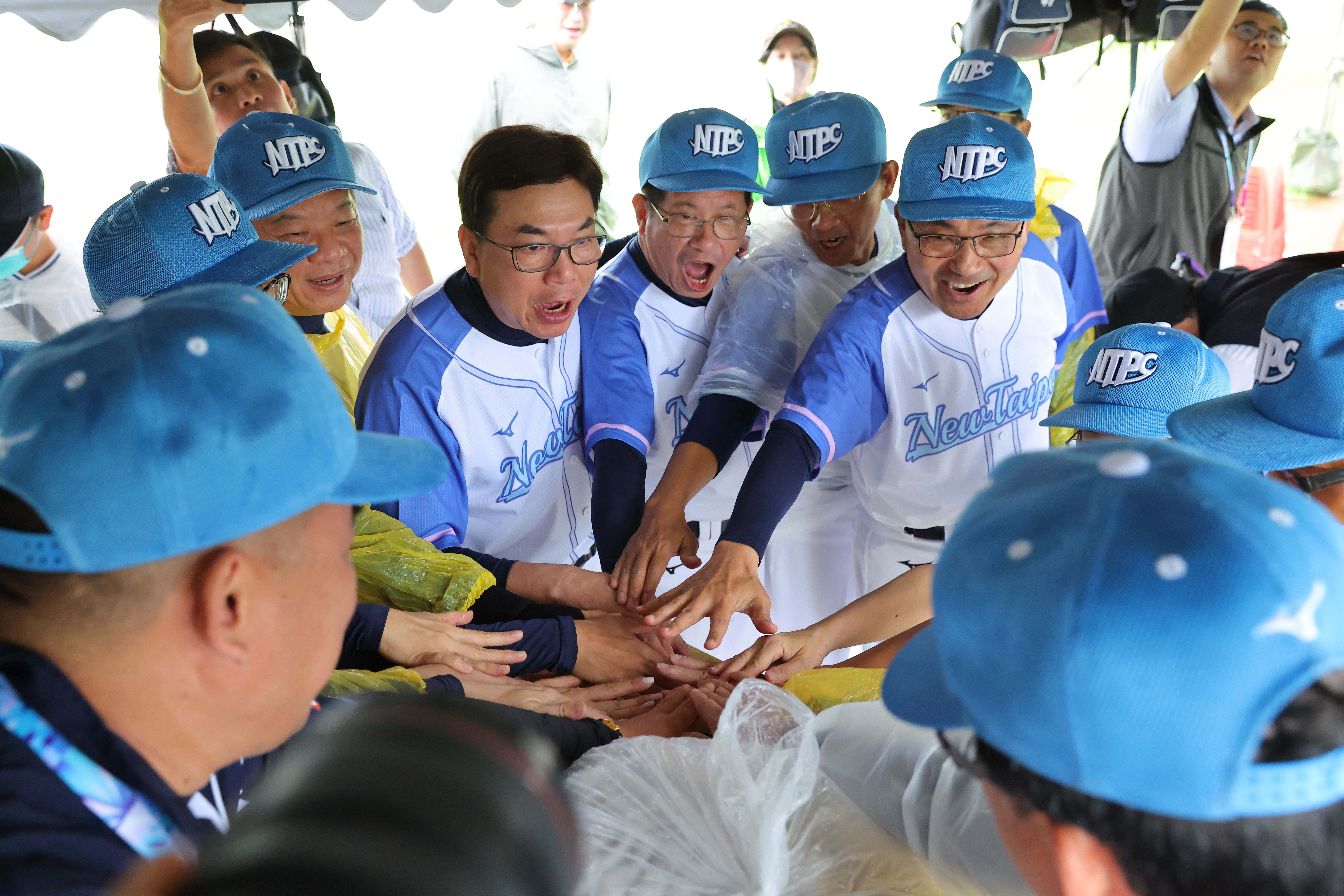 賽前新北市隊一起呼口號提振士氣（圖/新北市政府體育局）