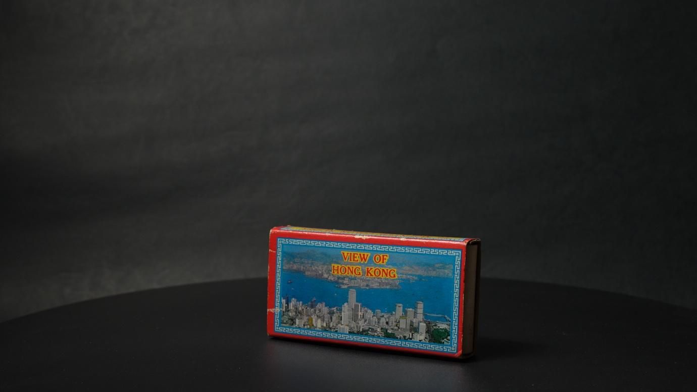 標題為《View of Hong Kong》的幻燈片套裝，收錄五十幀彩色正片，描繪維港、銅鑼灣、中環等地標。（作者提供）