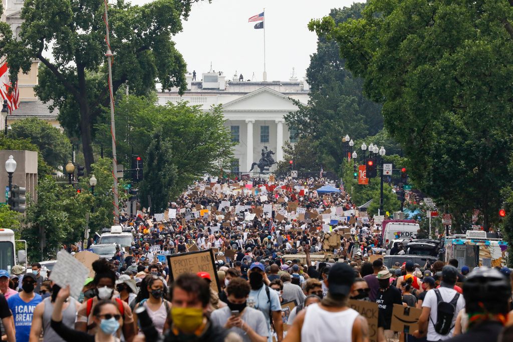 2020年6月6日。示威者在華盛頓白宮附近抗議佛洛伊德（George Floyd）的死亡。（AP）