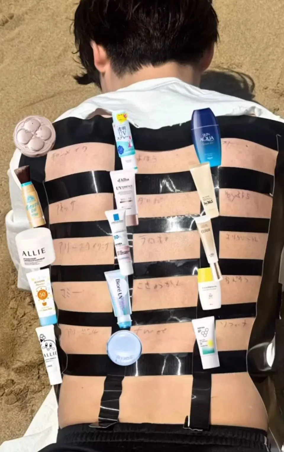 背部擦上15款產品暴曬3小時。(圖/翻攝自shushu_223_@instagram、s_katsuya_@instagram)