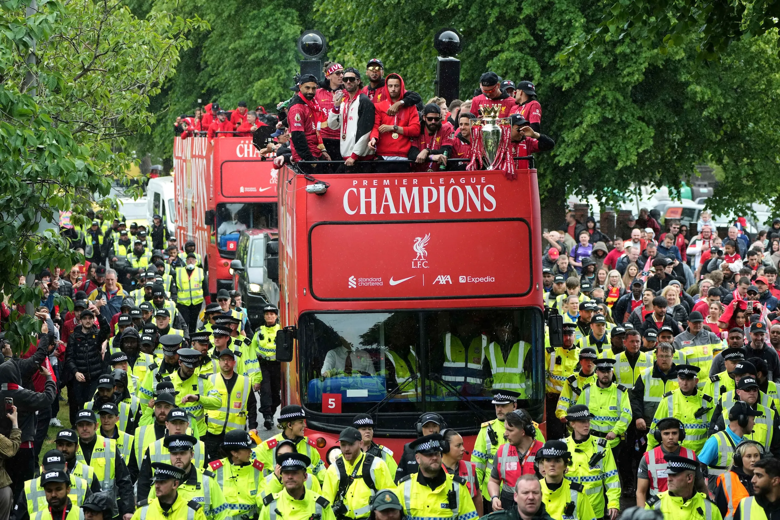 英格蘭足球超級聯賽（Premier League）勁旅利物浦俱樂部贏得本賽季冠軍，26日在市中心舉辦遊行慶祝奪冠。（美聯社）