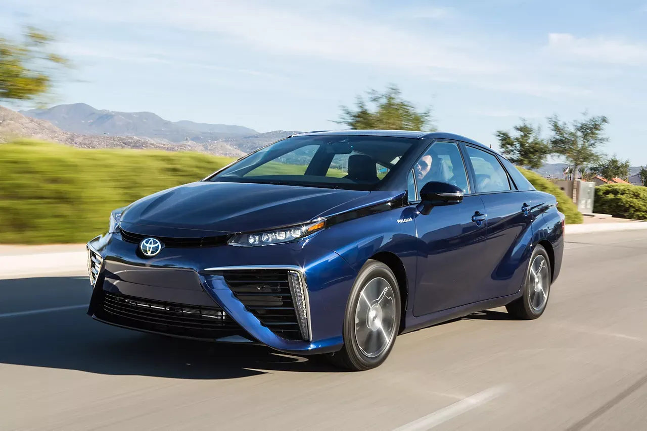 2016_Toyota_Fuel_Cell_Vehicle_022.webp