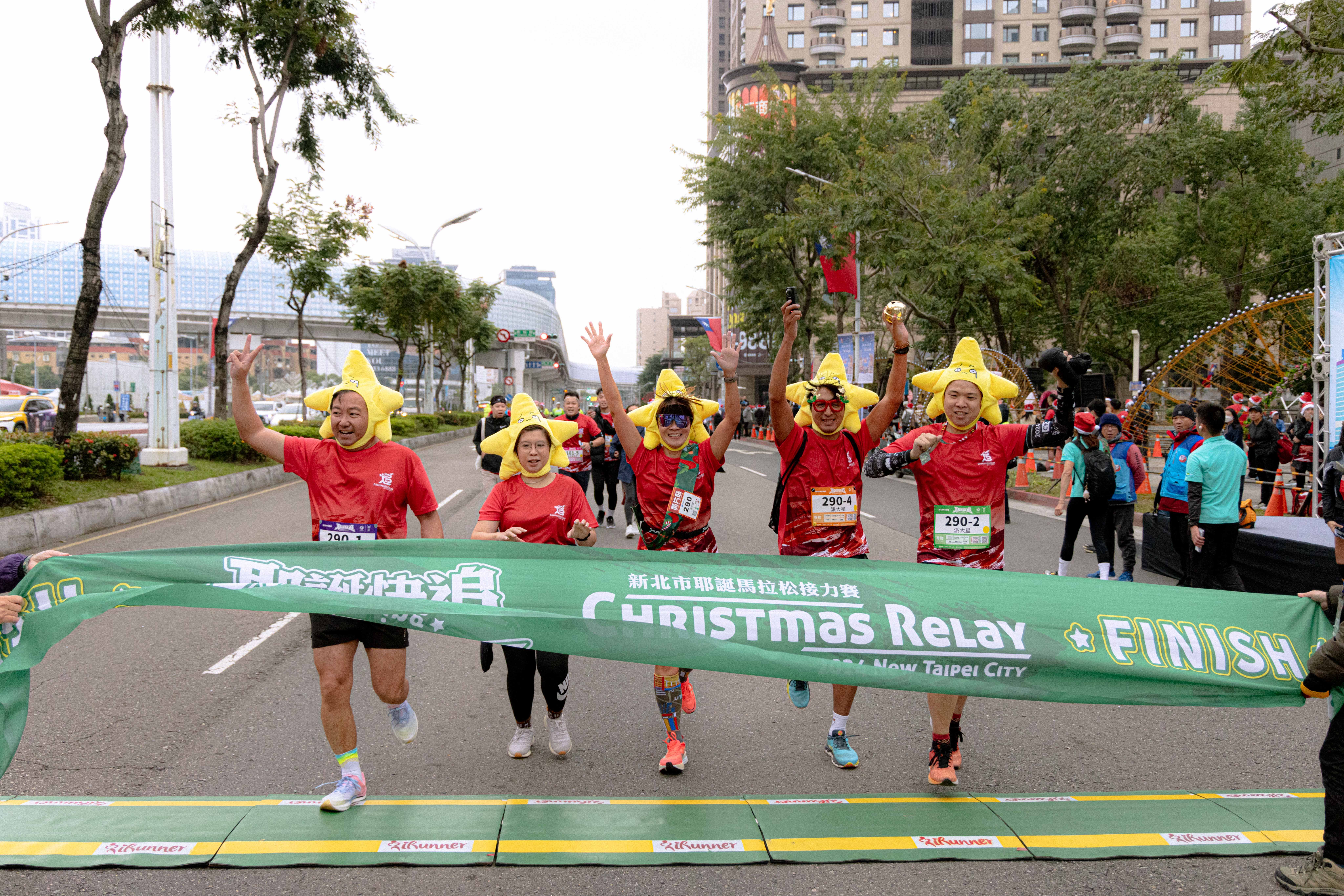 快來一同與隊友衝線留念慶祝耶誕，共創美好回憶。圖/新北市政府觀旅局提供