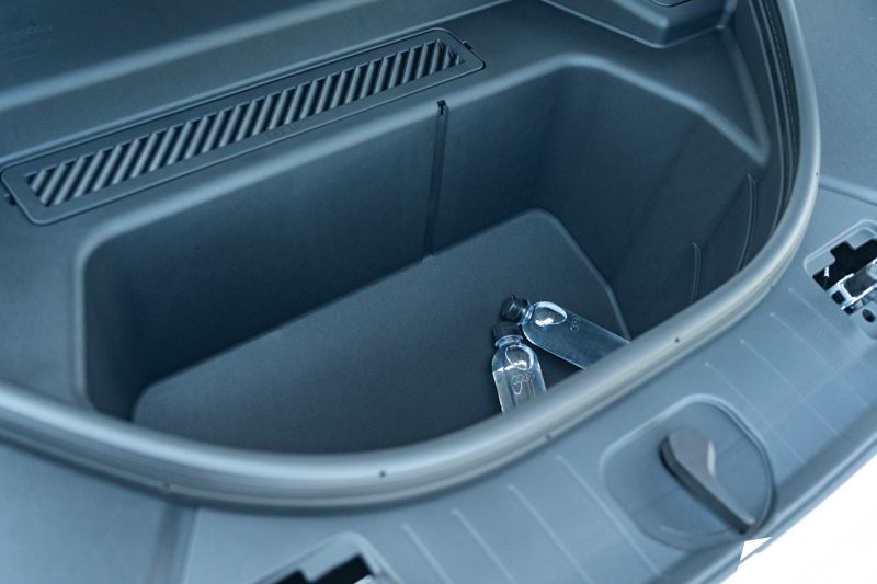 車頭的64L置物空間其實比想像中更有發揮空間。