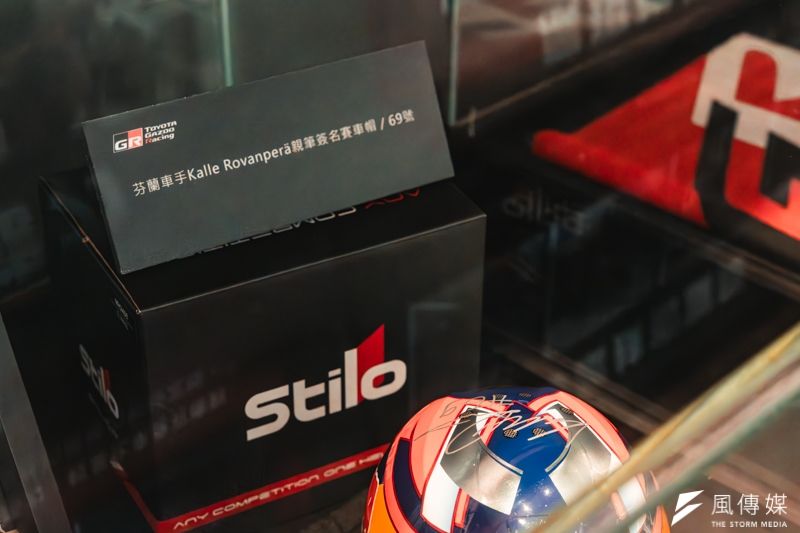 連現場收藏的安全帽也都大有來頭......。