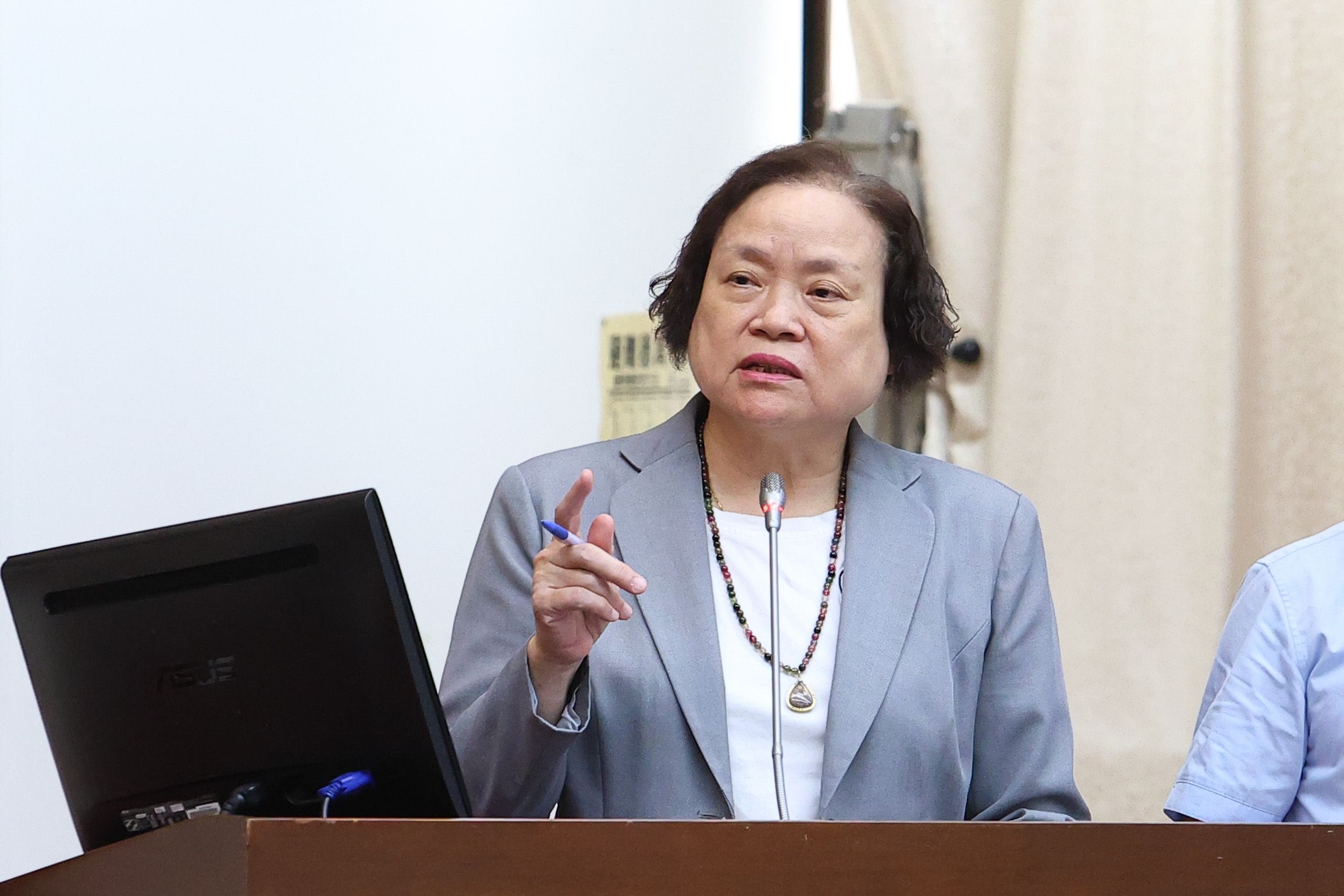 20250604-主計長陳淑姿4日財政委員会での質疑において。（顏麟宇撮影）