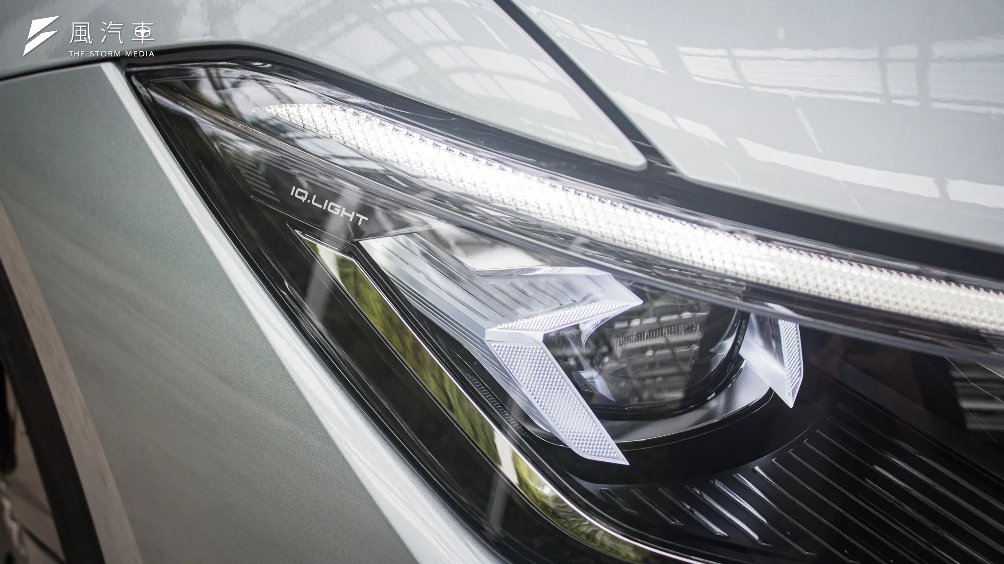 Volkswagen Passat 全新的 IQ.Light 燈具在細節處十分到位，層次豐富的結構對得起旗艦之位。