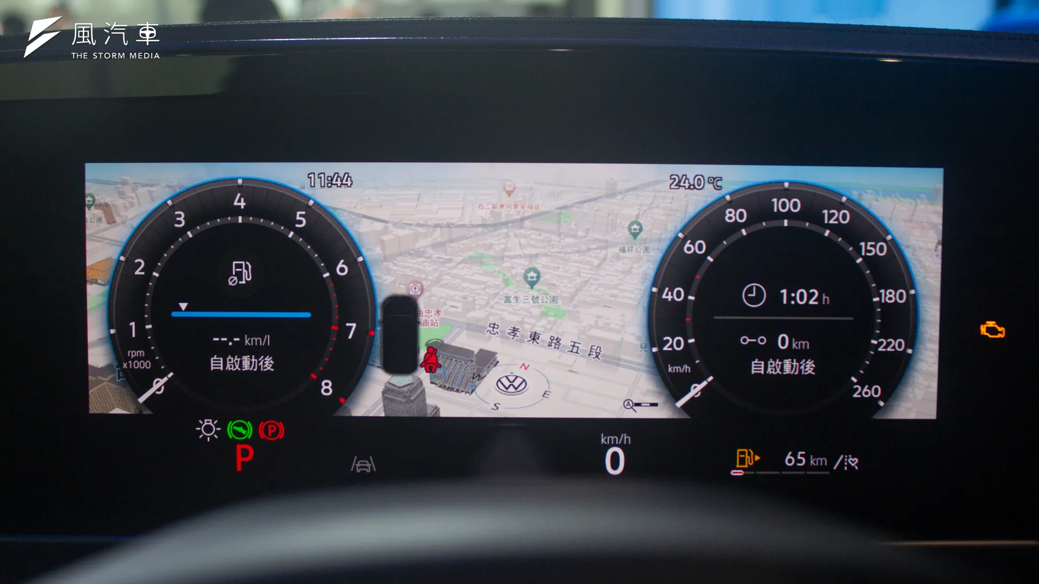 Volkswagen Passat 全車系皆搭載 10.25 吋的數位儀表板，並能夠切換視覺模式以及顯示導航圖資。
