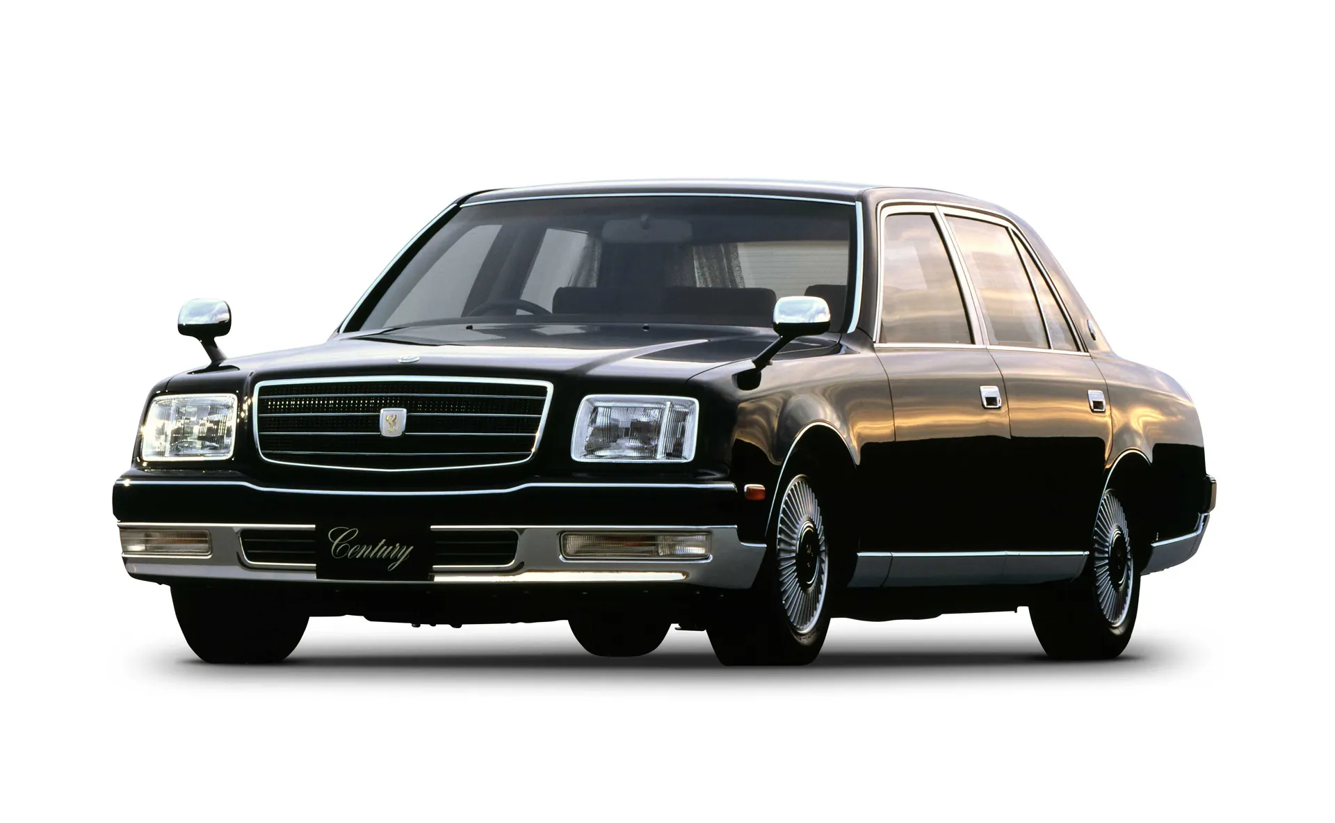 TOYOTA Century 自 1967 年發表後就沒有做過重大變動，車輛本身基礎就是跨時代的等級，引擎及底盤也都是 TOYOTA 的匠心之作，加上雋永的外觀已經是人們對 Century 的印象，TOYOTA 並不想改變這美好的傳統。