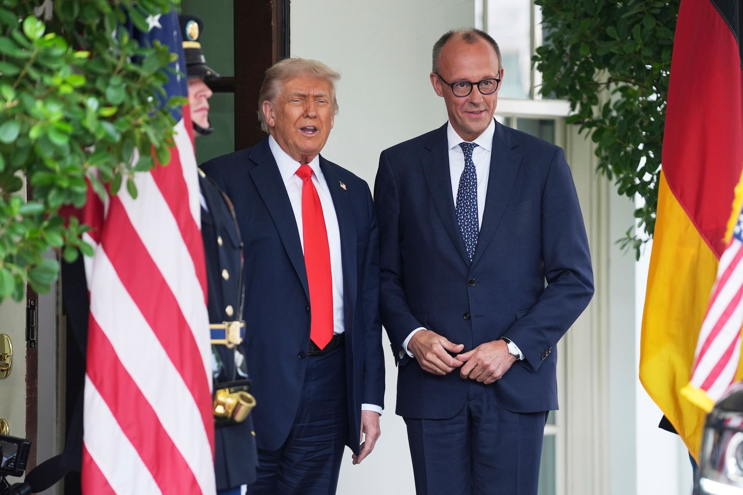2025年6月5日，美國總統川普在白宮會晤來訪的德國總理梅爾茨。（美聯社）