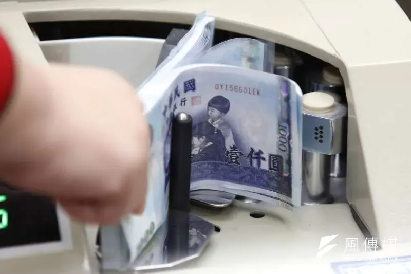 新台幣 鈔票 錢 1000元 千元。（資料照／郭晉瑋攝）